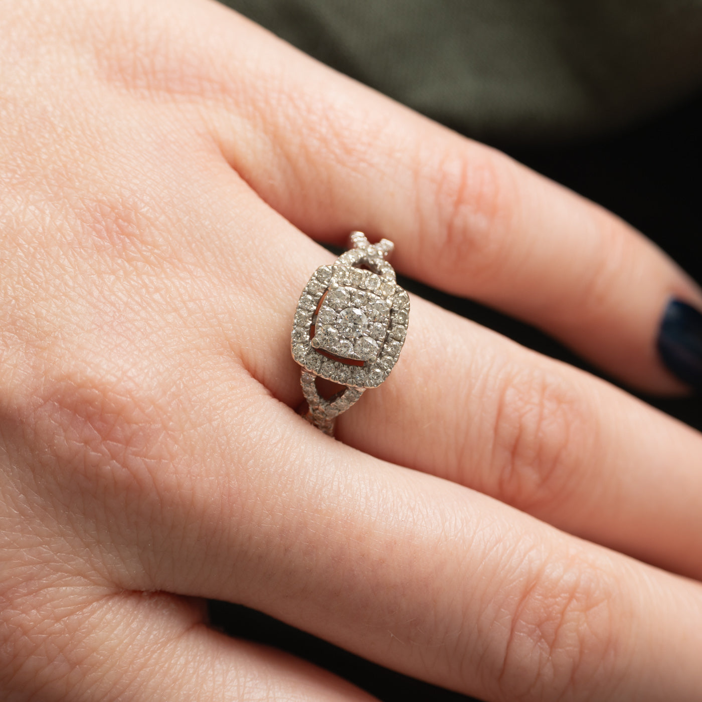 Bague halo en or 10 carats sertie de diamants (0,60 ct au total) | Taille 7,75