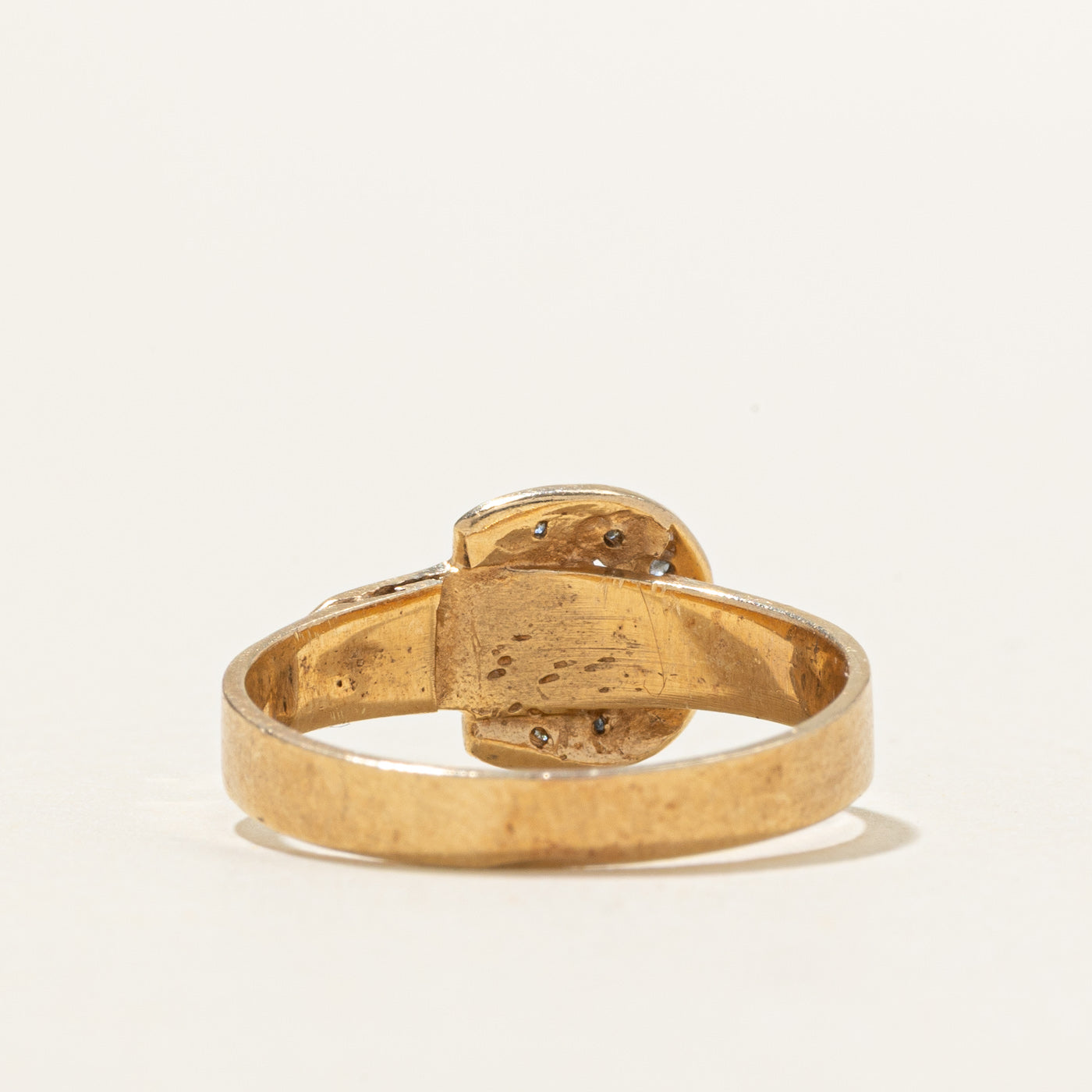 10K Diamond Textured Buckle Ring | SZ 6.0