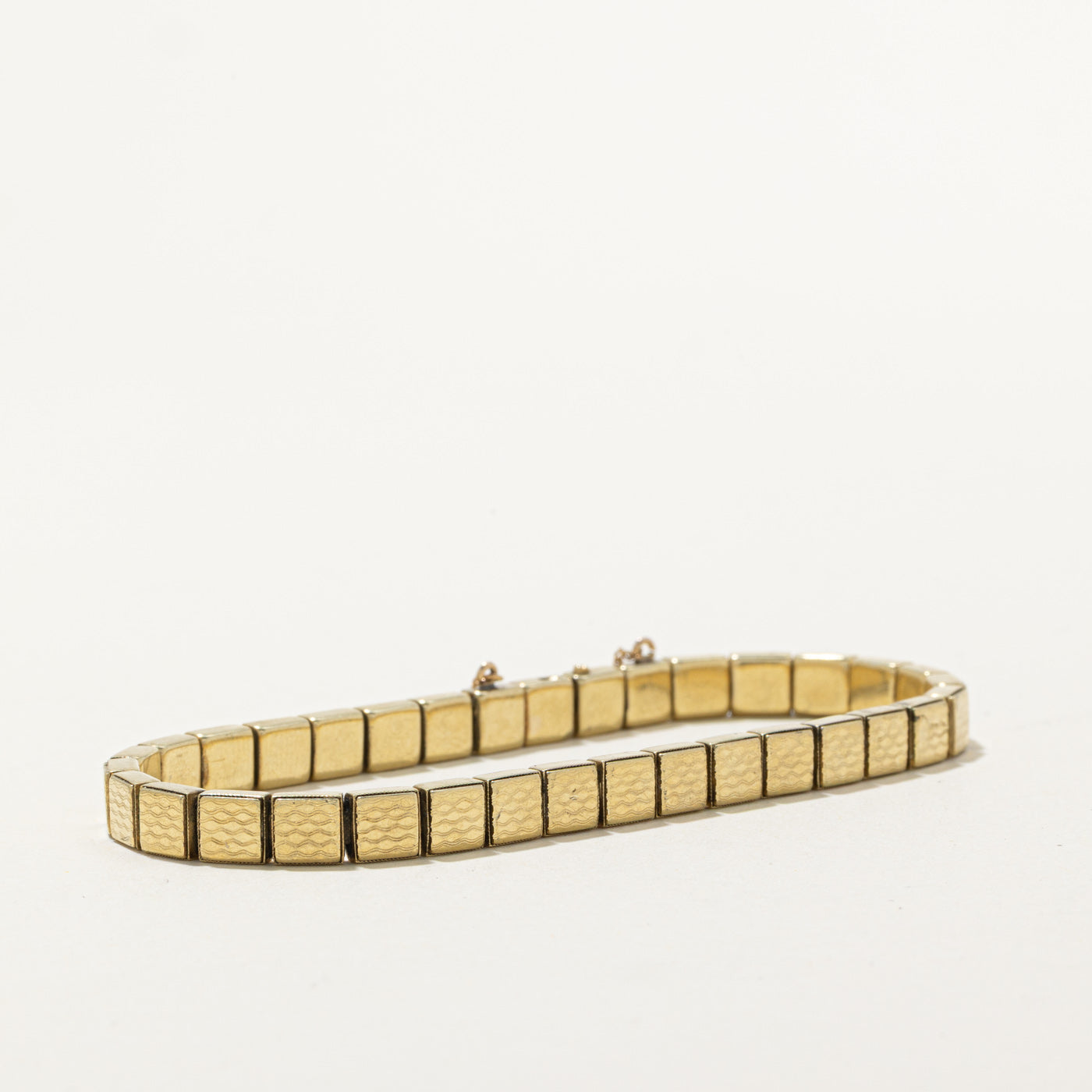 Bracelet en or jaune 14 carats à maillons carrés texturés | 18 cm