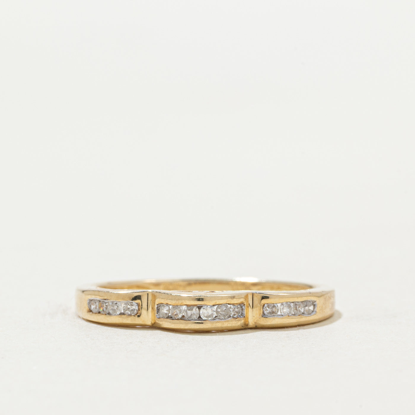 10k Channel Set Diamond Scalloped Band | SZ 7.25