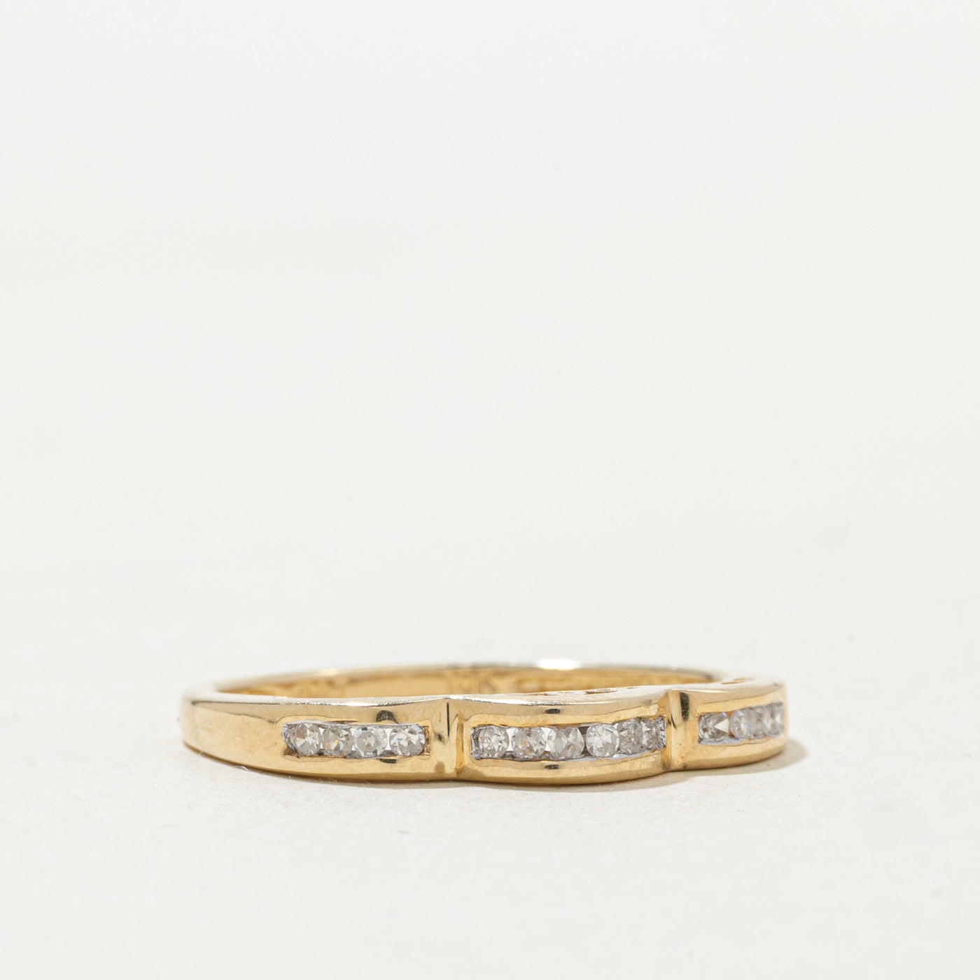 10k Channel Set Diamond Scalloped Band | SZ 7.25