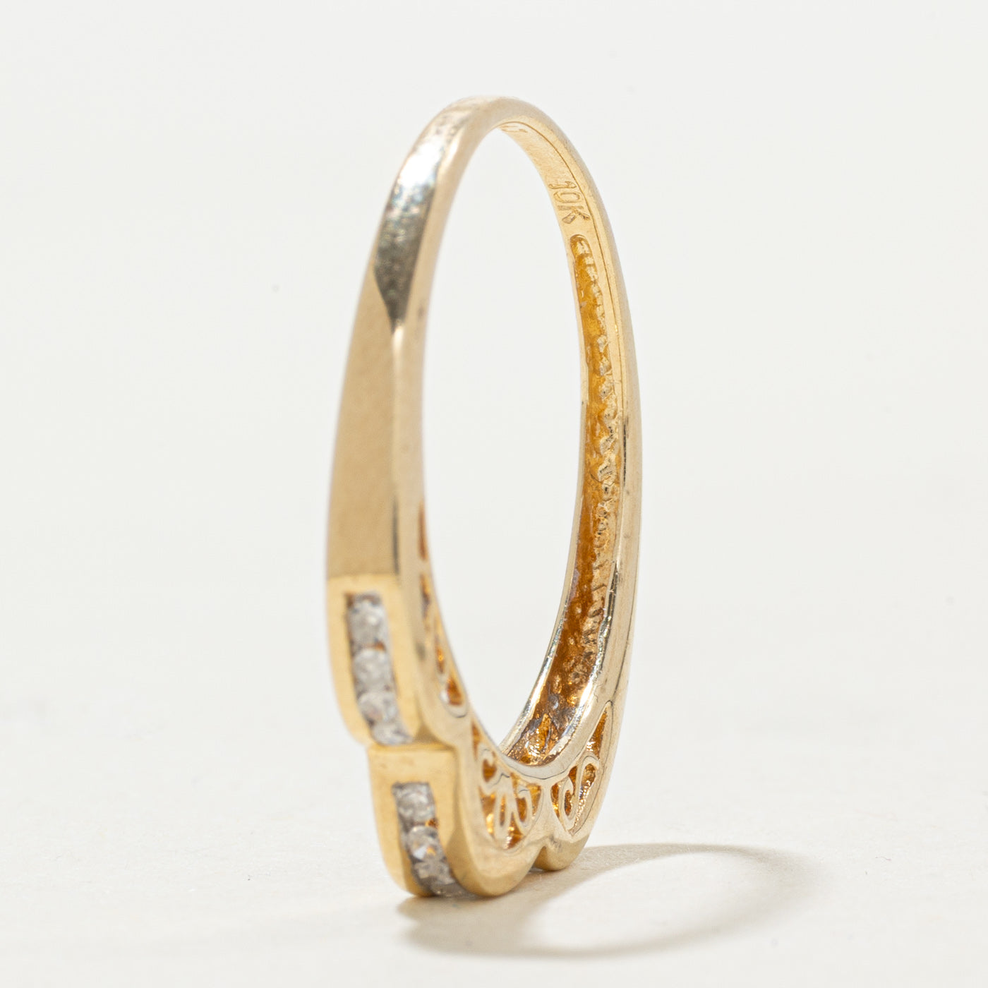 10k Channel Set Diamond Scalloped Band | SZ 7.25