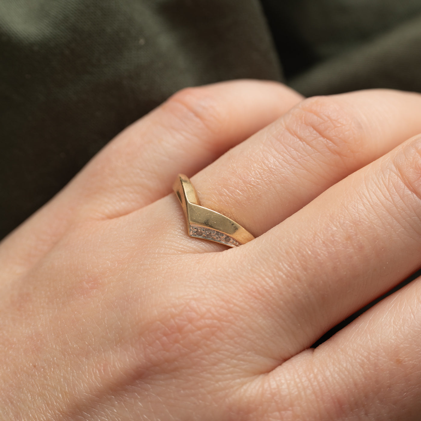 10K Diamond Edged Chevron Ring | SZ 6.75