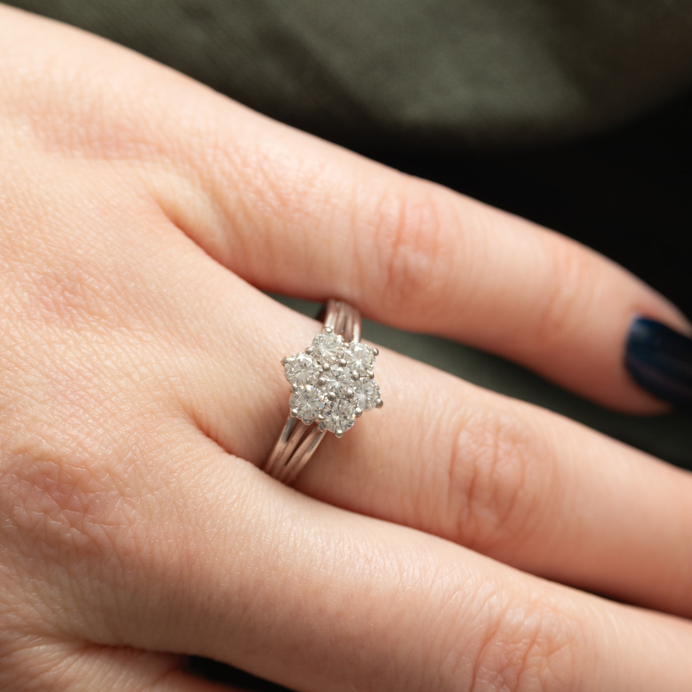 Bague rainurée en platine sertie de diamants en grappe | 0,70 ct | Taille 7,0