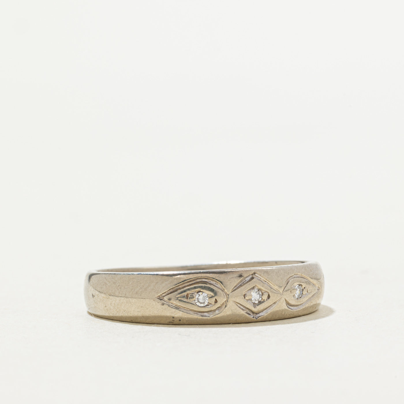 10k Three Stone Diamond Engraved Band | SZ 10.75