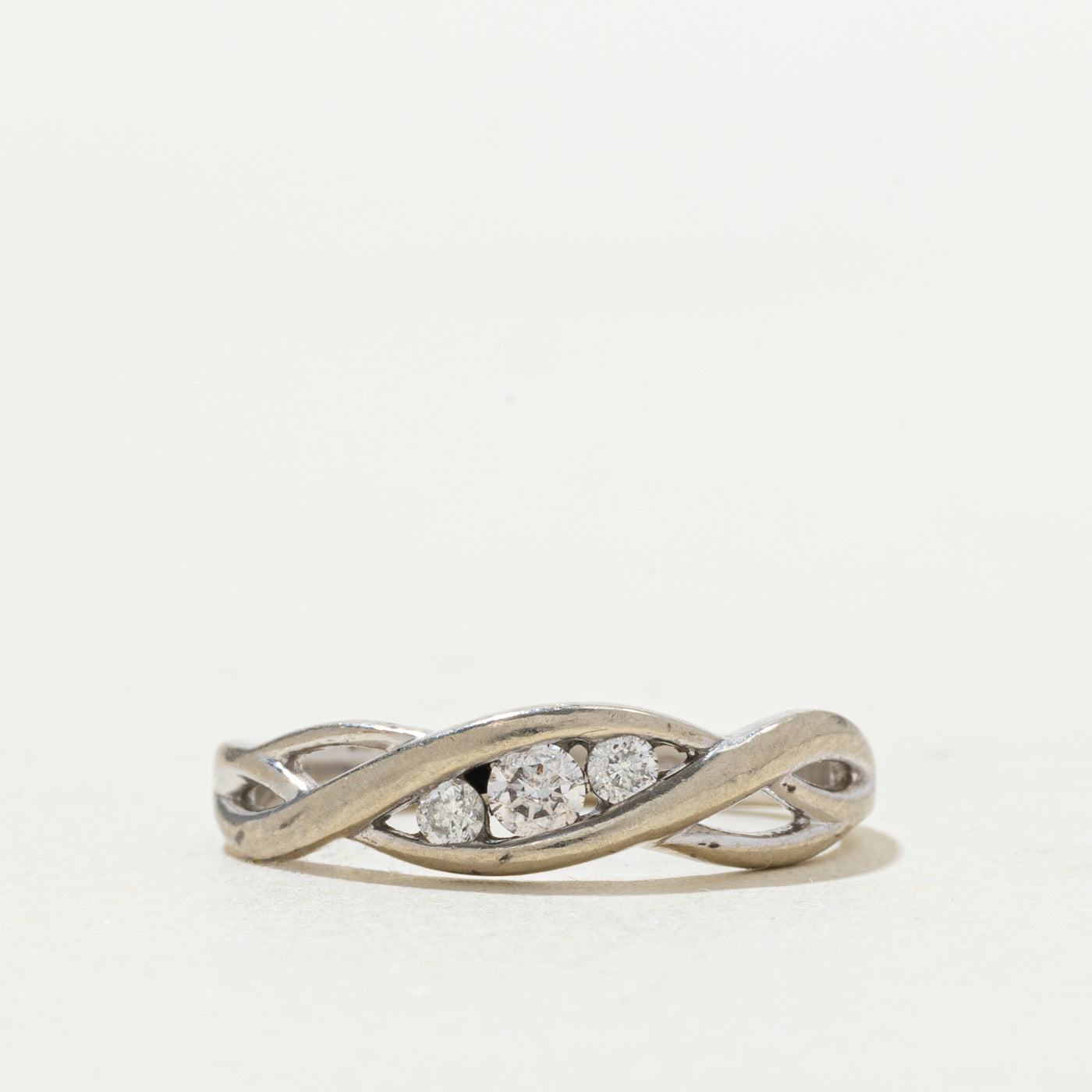10k Diamond Twist Ring | 0.14ctw | SZ 6.5