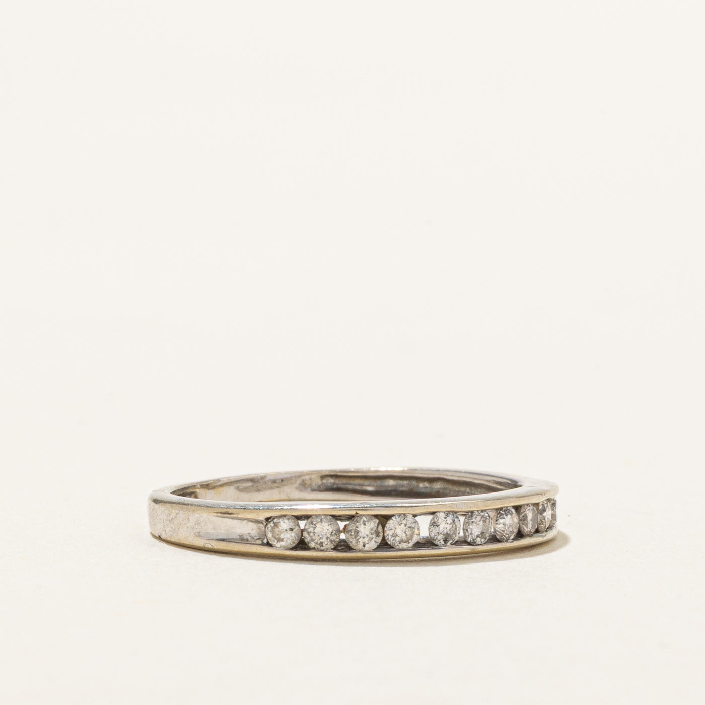Alliance semi-éternité en or blanc 14 carats sertie de diamants | Taille 5,5