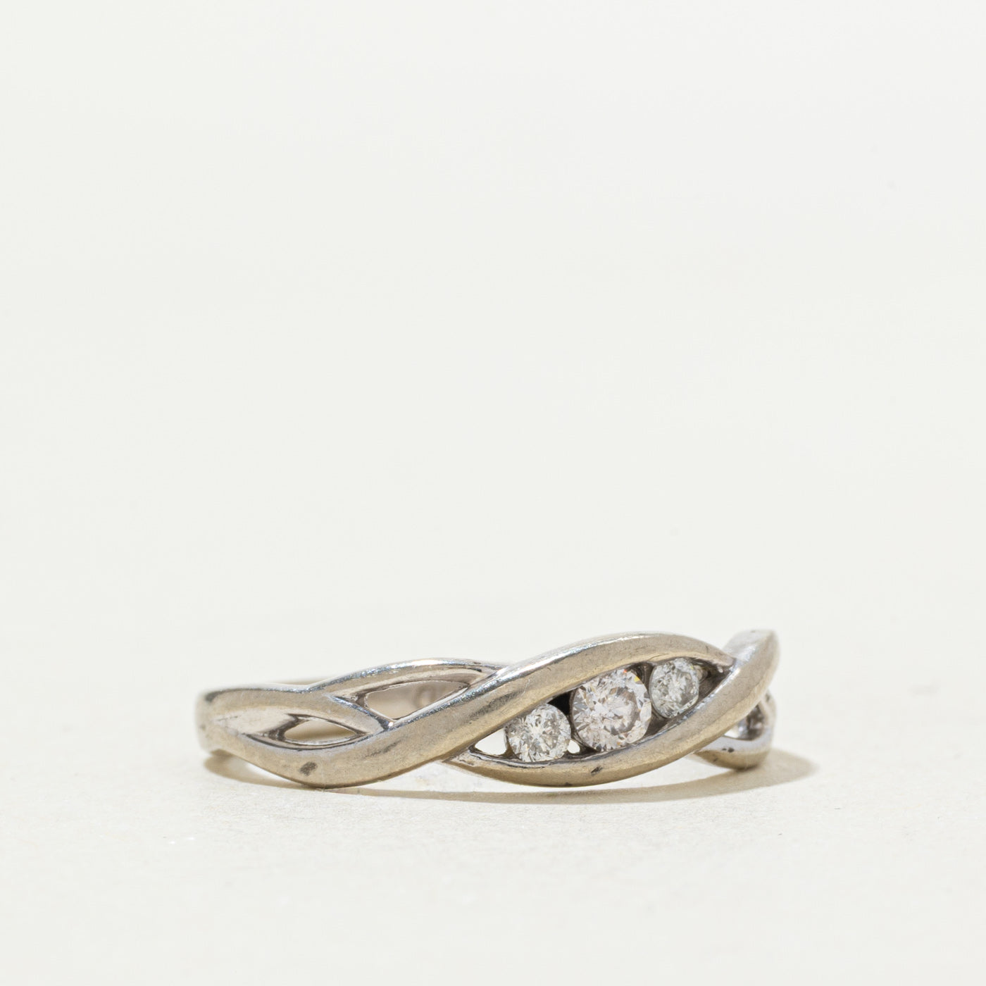 10k Diamond Twist Ring | 0.14ctw | SZ 6.5