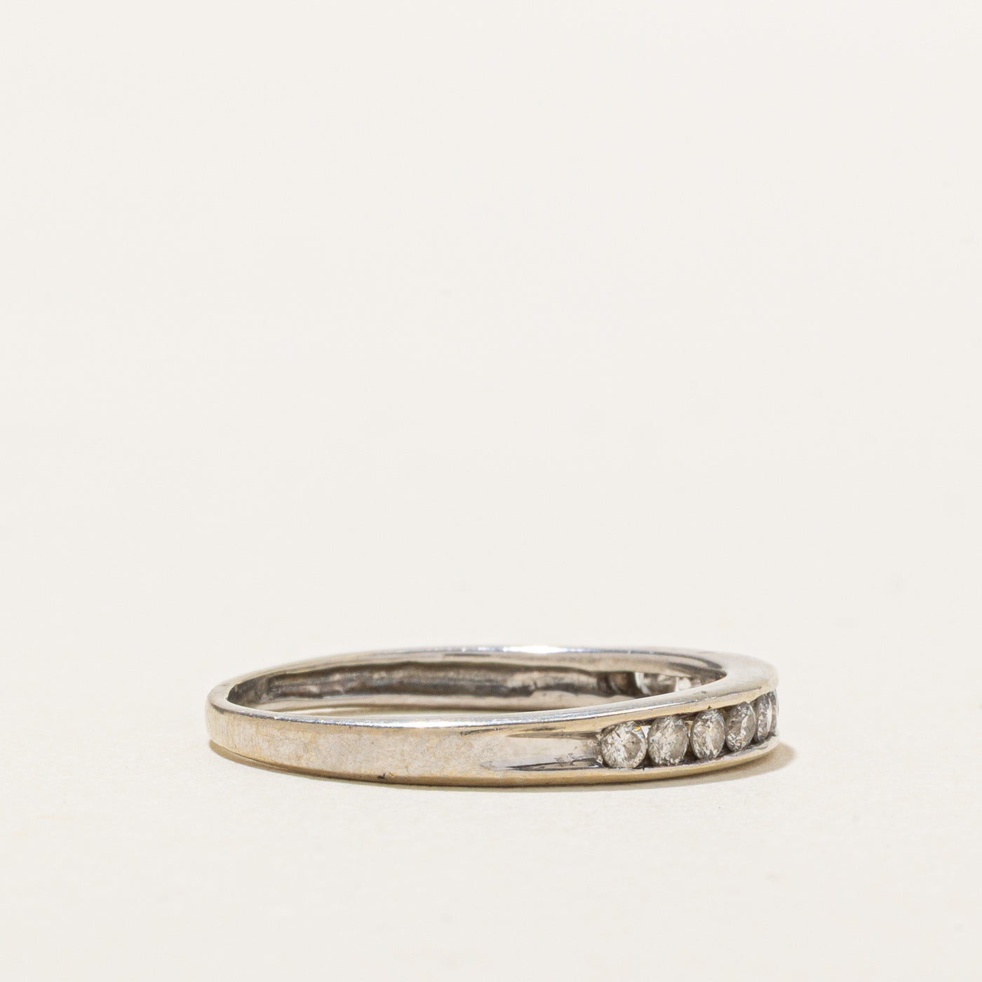 Alliance semi-éternité en or blanc 14 carats sertie de diamants | Taille 5,5