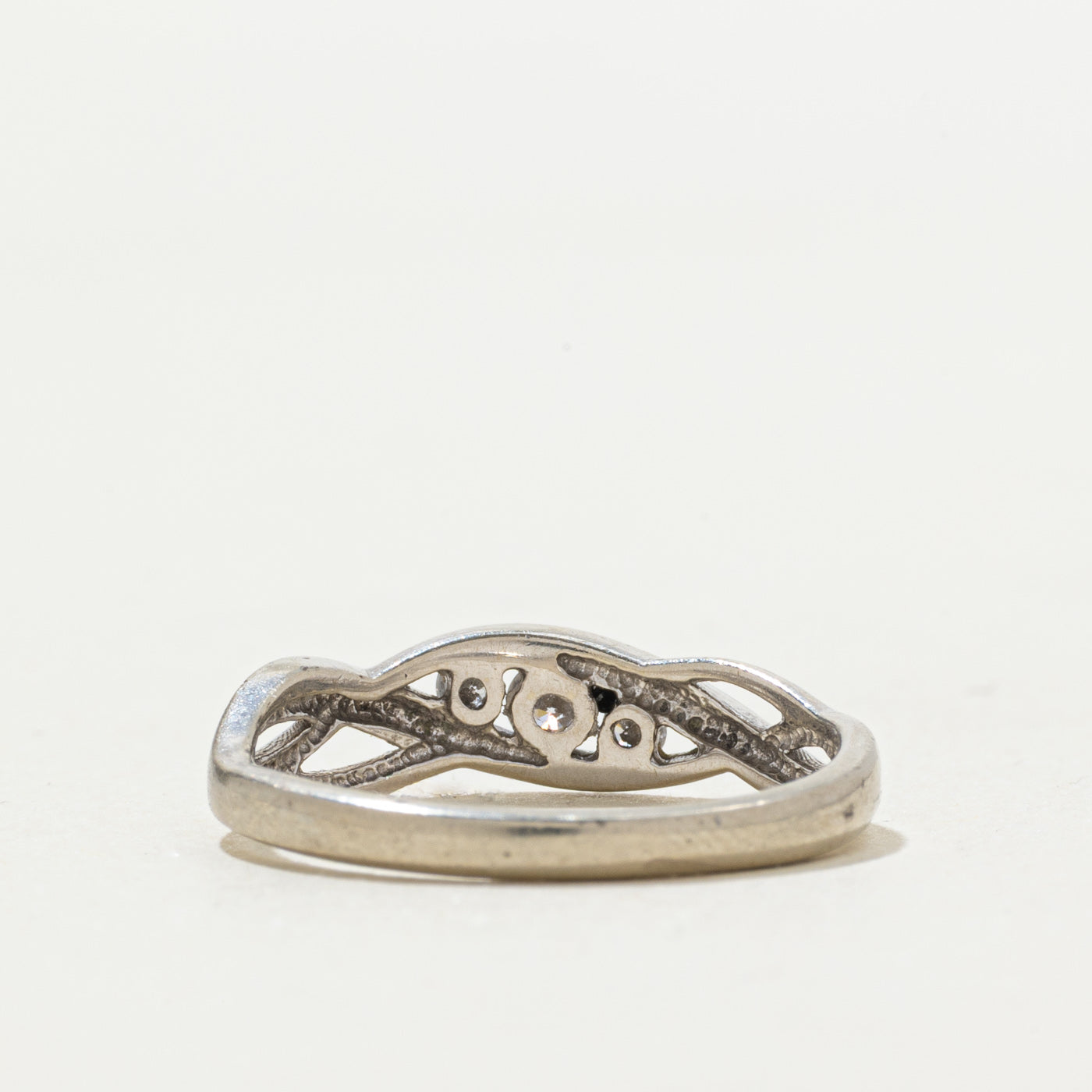 10k Diamond Twist Ring | 0.14ctw | SZ 6.5
