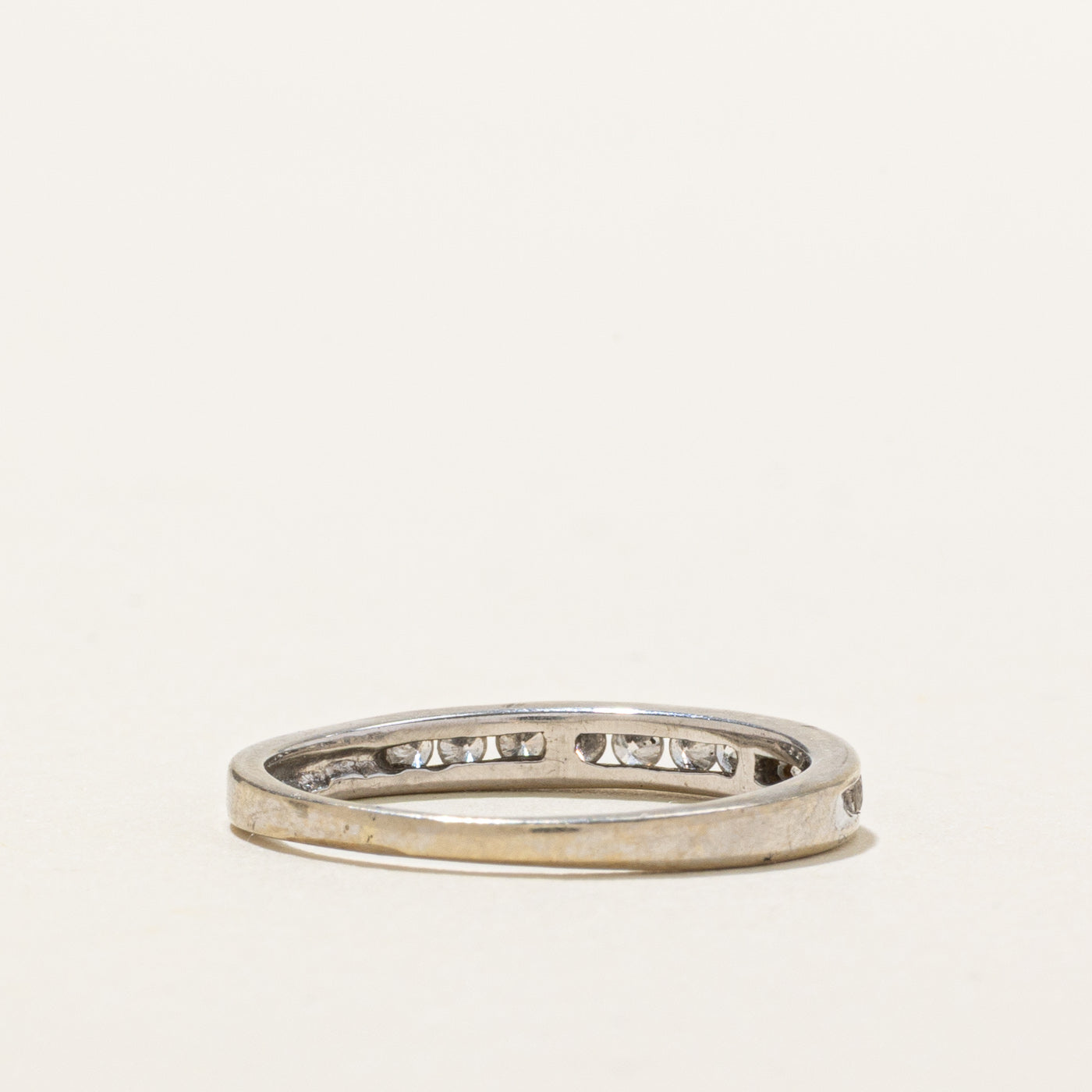 Alliance semi-éternité en or blanc 14 carats sertie de diamants | Taille 5,5