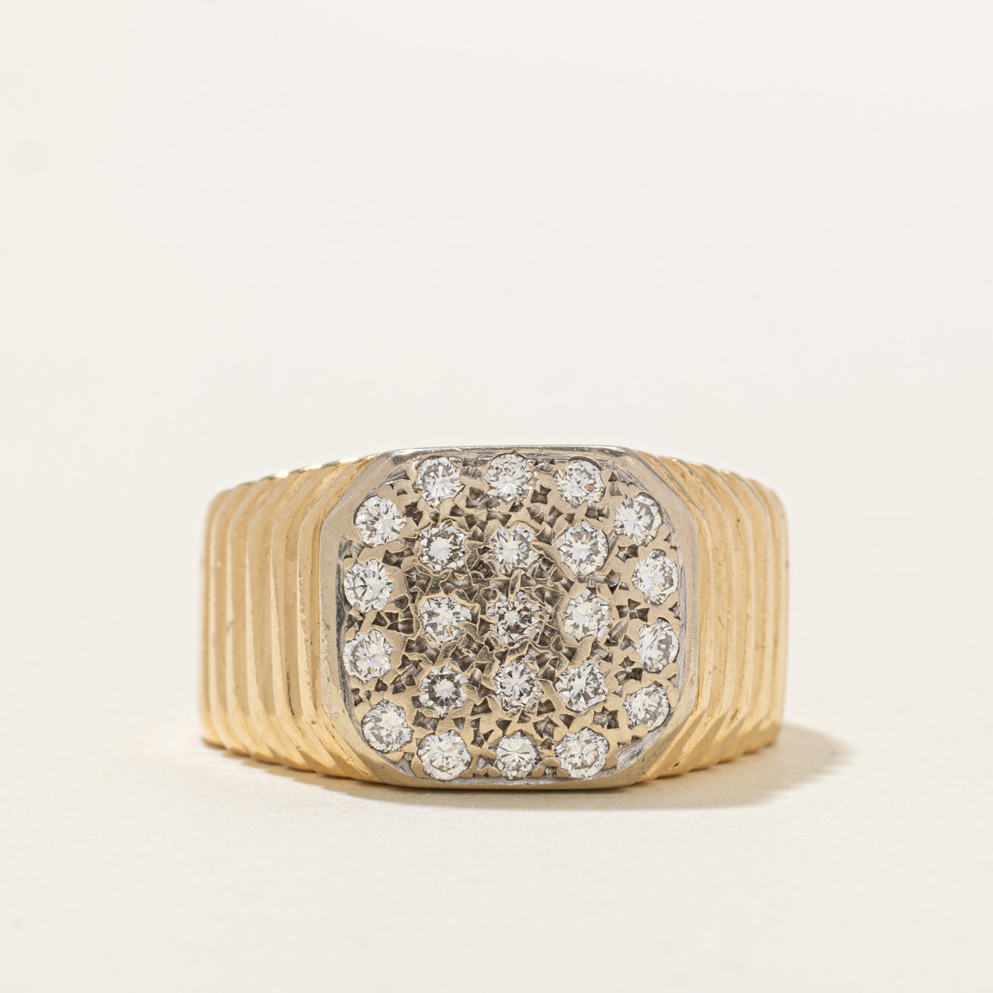 Bague chevalière rainurée en or 14 carats sertie de diamants | 0,46 ct au total | Taille 9,5