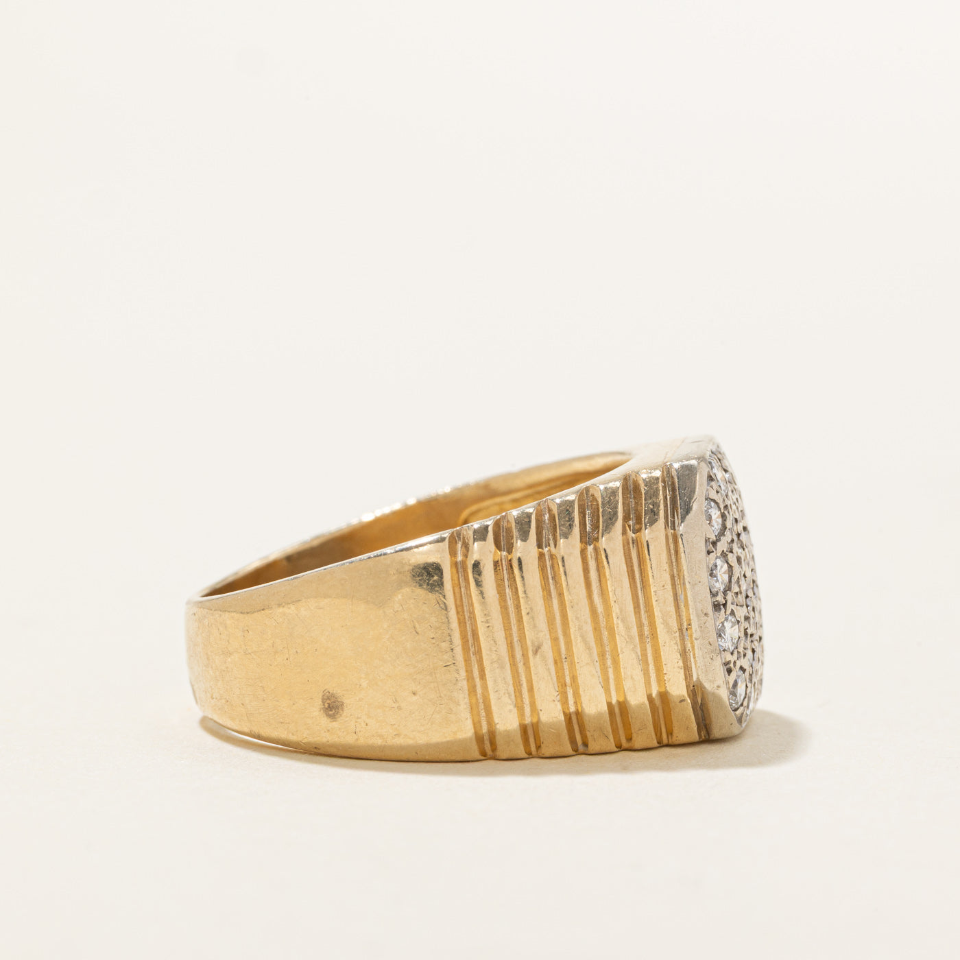 Bague chevalière rainurée en or 14 carats sertie de diamants | 0,46 ct au total | Taille 9,5