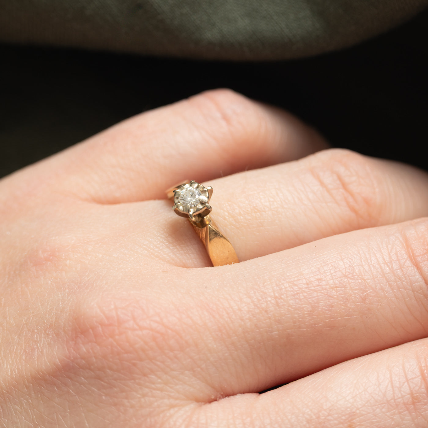 Bague conique inversée sertie de diamants illusion 14 carats | 0,12 ct | Taille 5,75