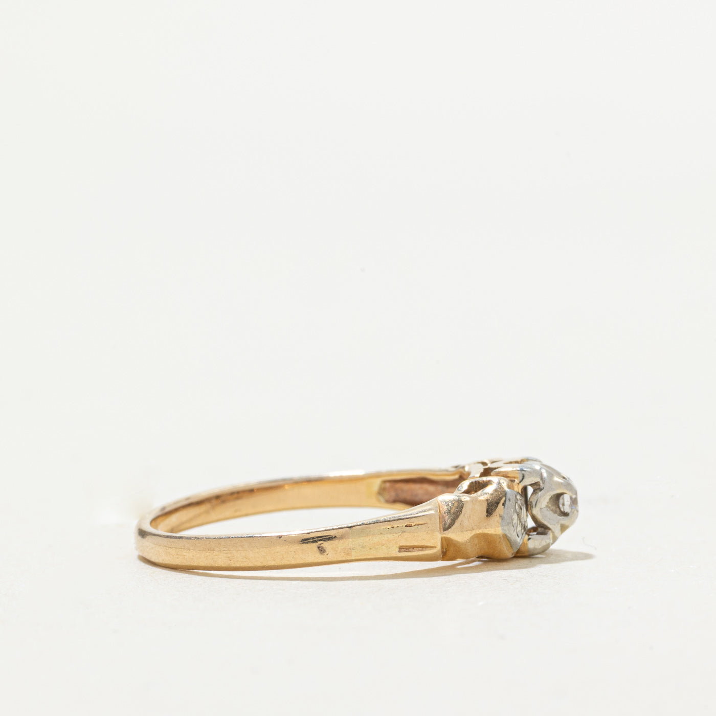 14k Illusion Set Diamond Textured Ring | SZ 6.75