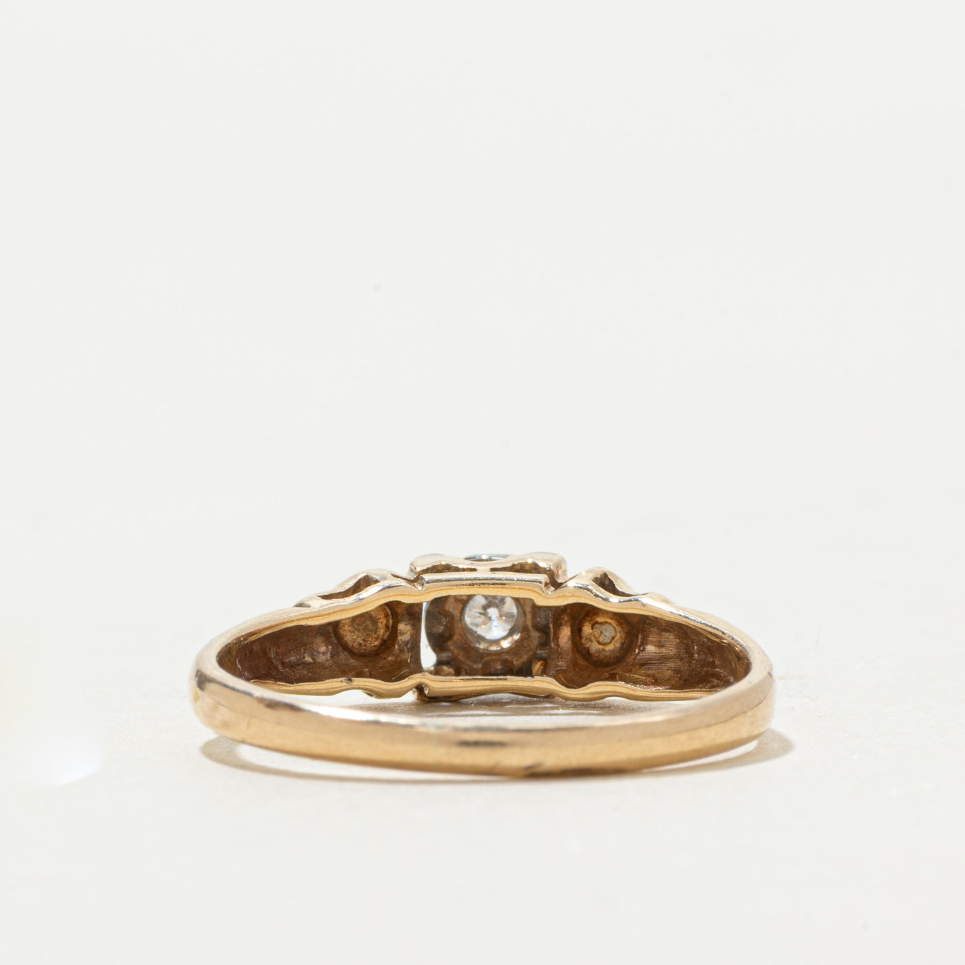 14k Illusion Set Diamond Textured Ring | SZ 6.75