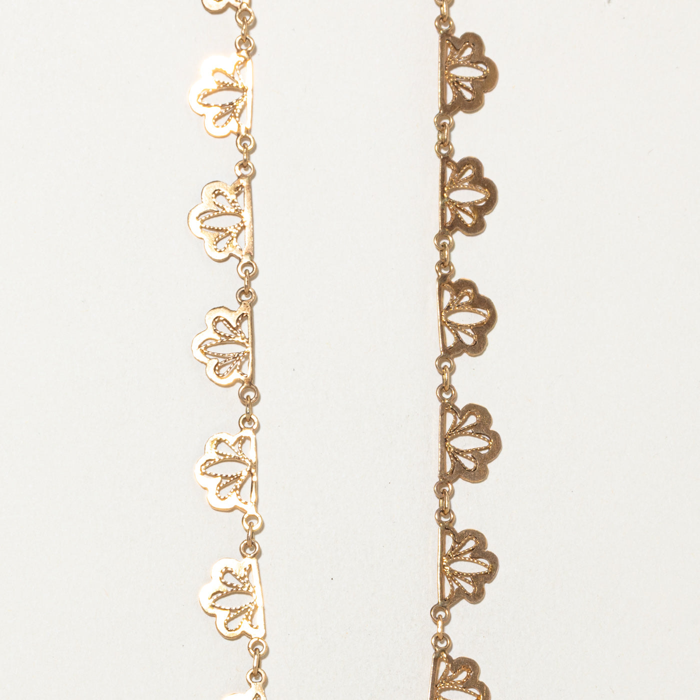 Chaîne en or jaune 18 carats à motif floral texturé | 43 cm