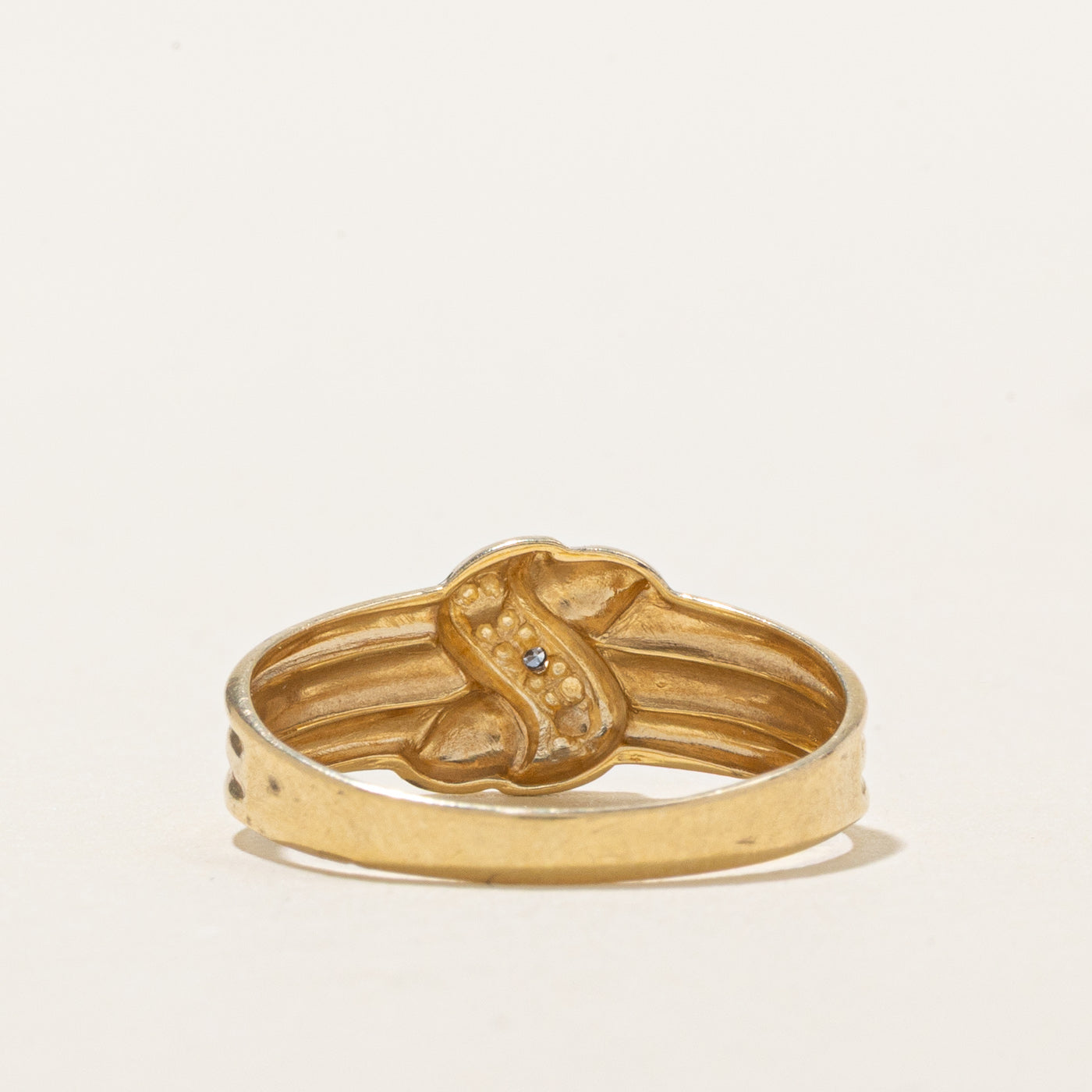 Bague rainurée en or 14 carats sertie de diamants | Taille 5,25