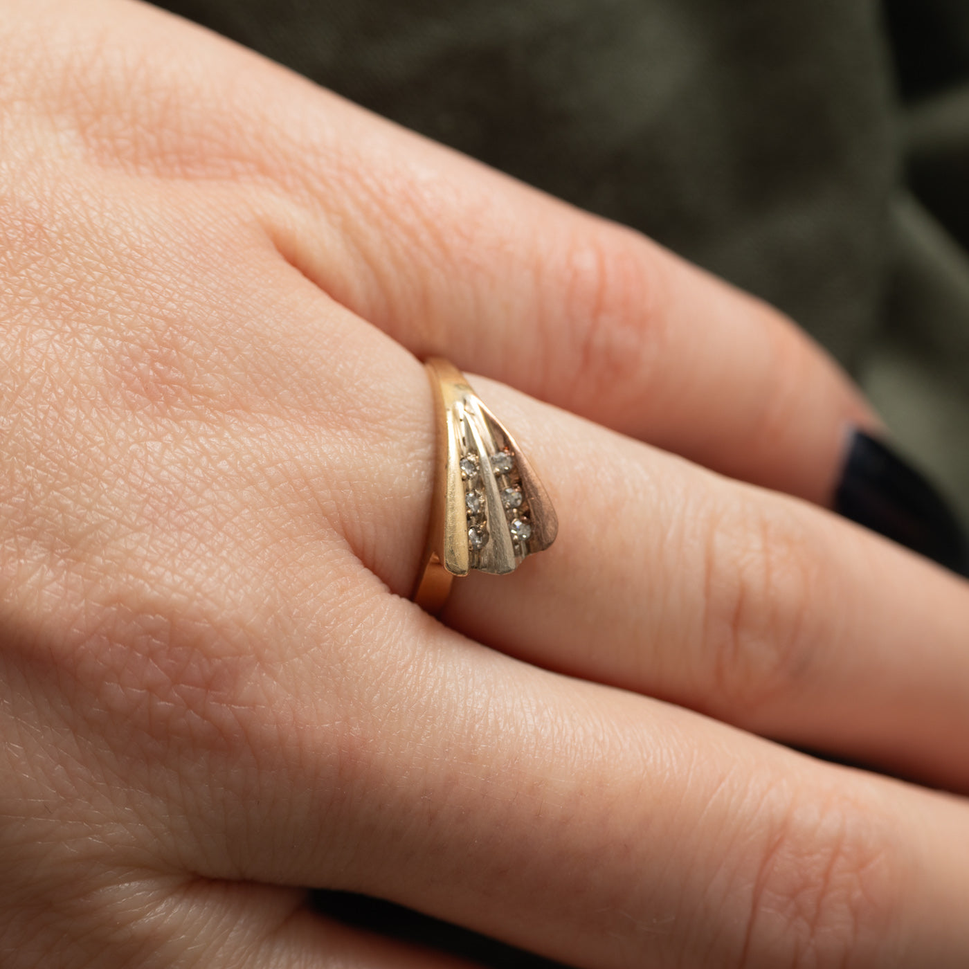 10K Diamond Textured Geometric Band | SZ 5.75