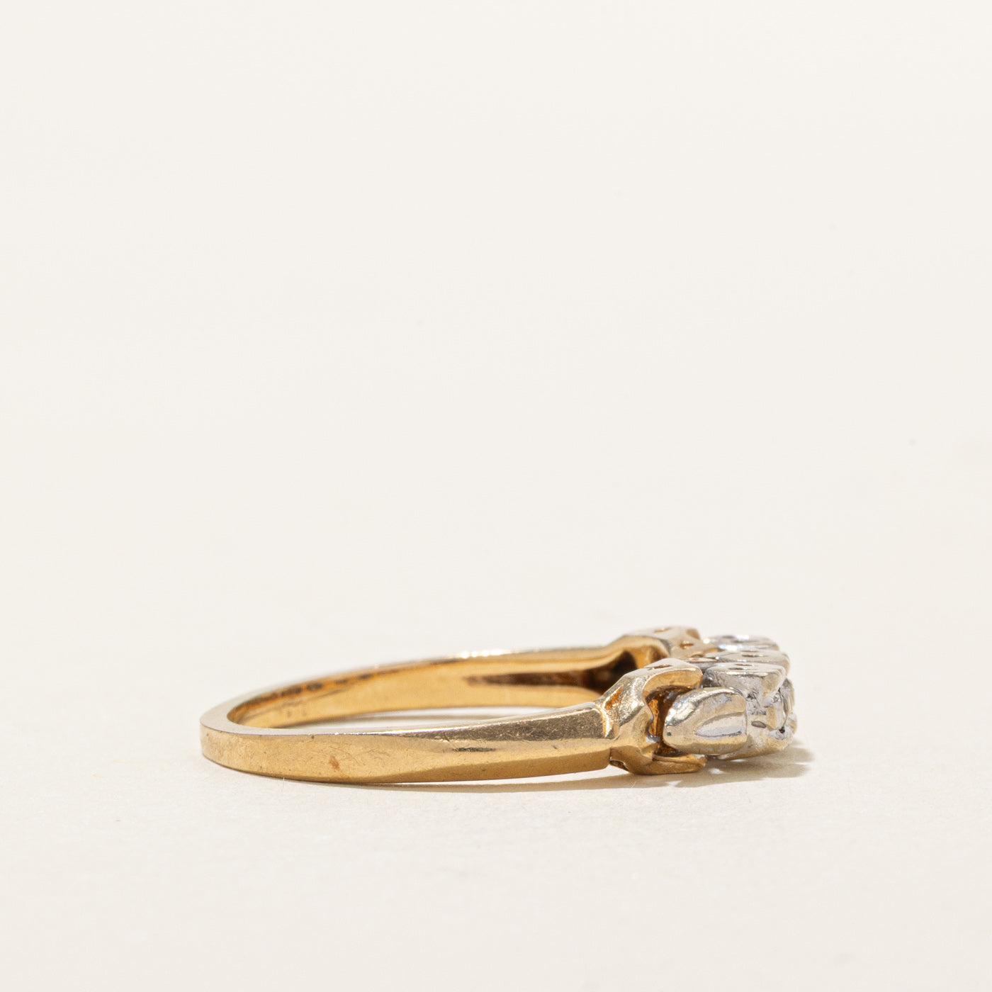 14K Three Stone Diamond Textured Ring | SZ 6.25