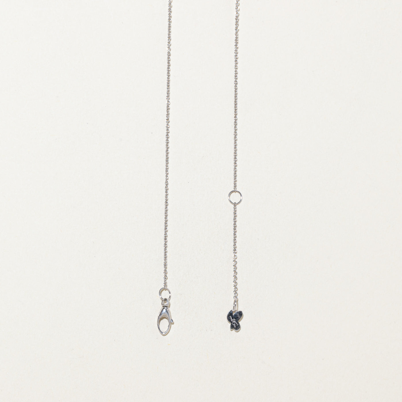 Collier pendentif cœur texturé en or blanc 18 carats « Birks » | 45,7 cm