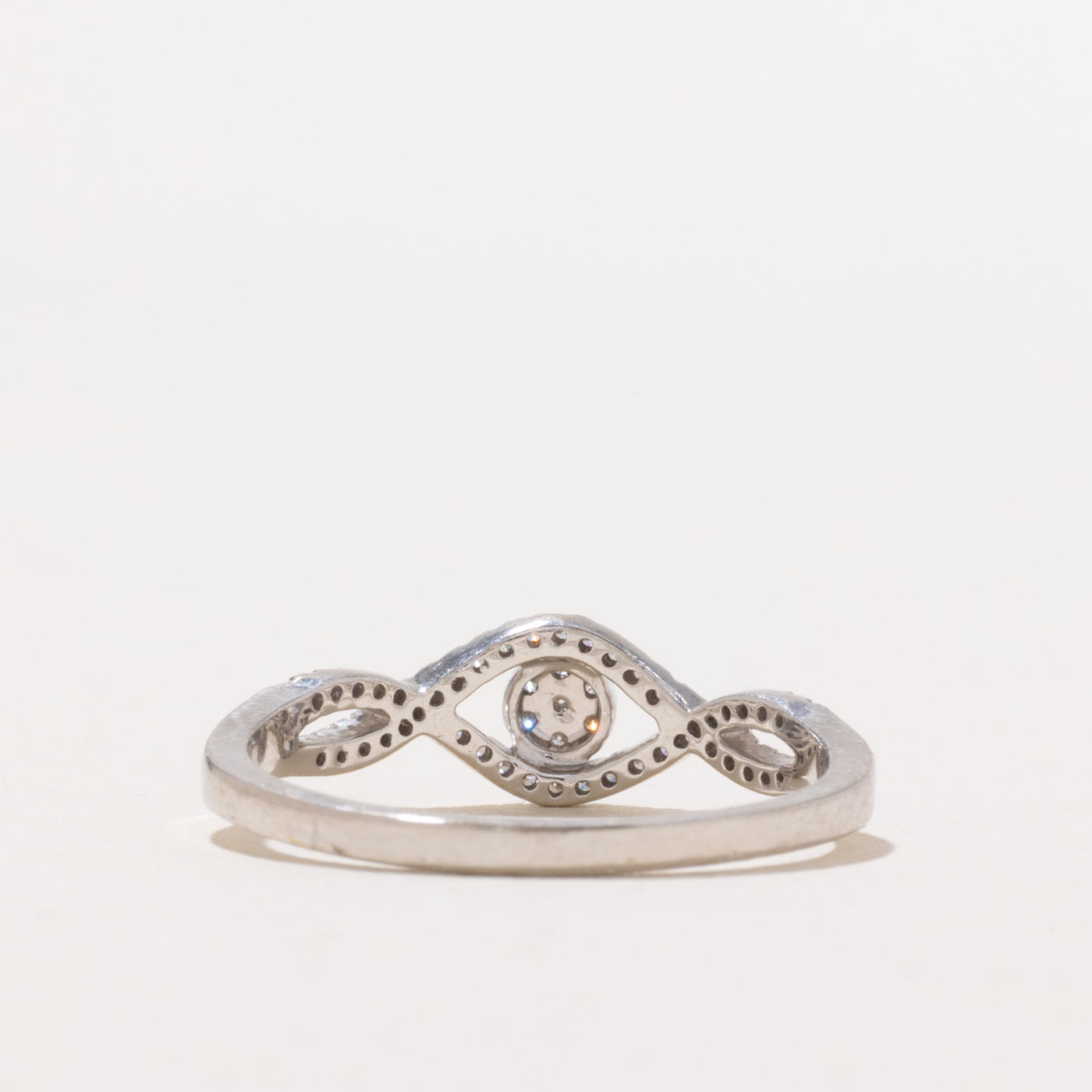 14K Diamond Circle Cluster Double Cross Over Ring | SZ 7.25