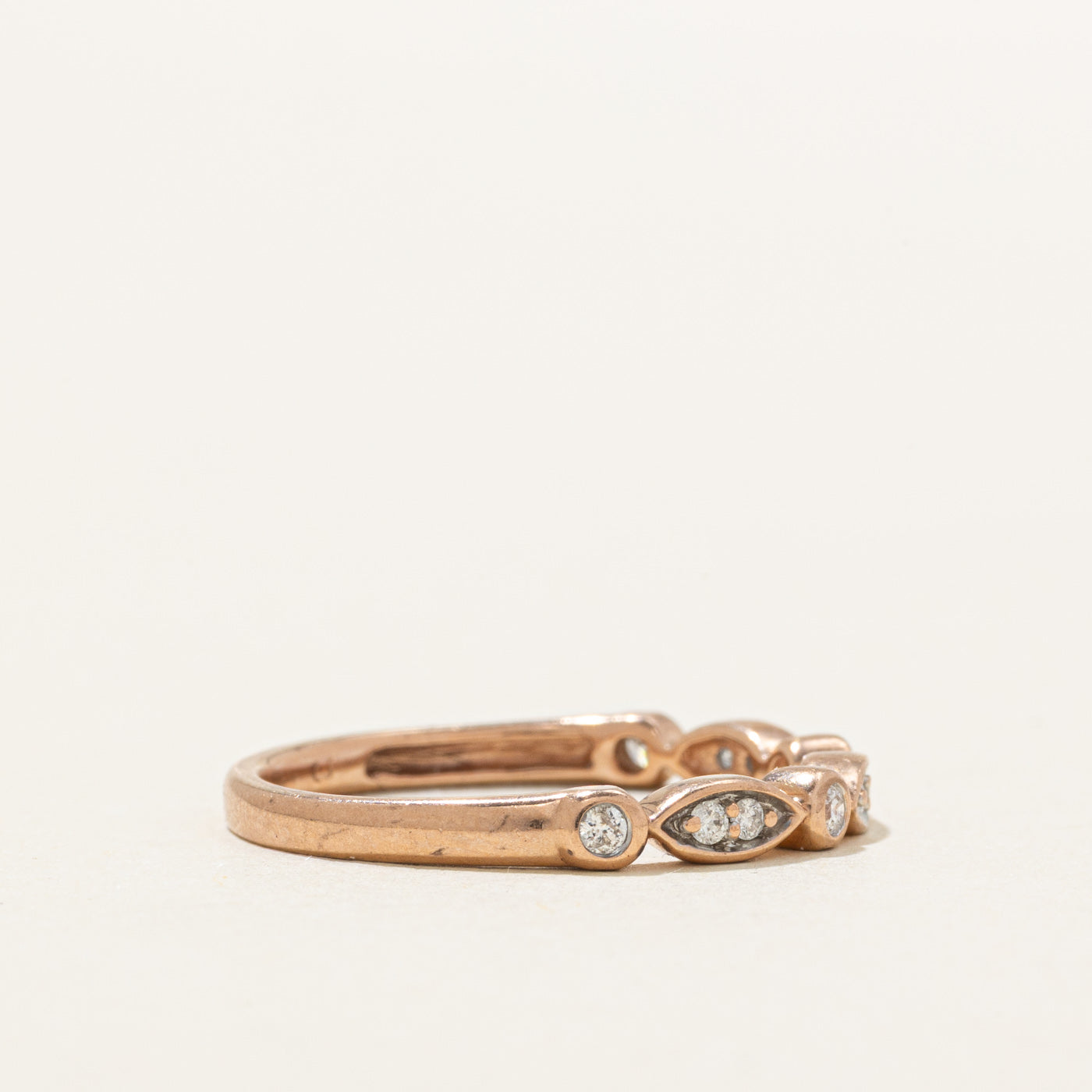 Alliance semi-éternité en or 10 carats sertie de diamants taille marquise | Taille 6,25