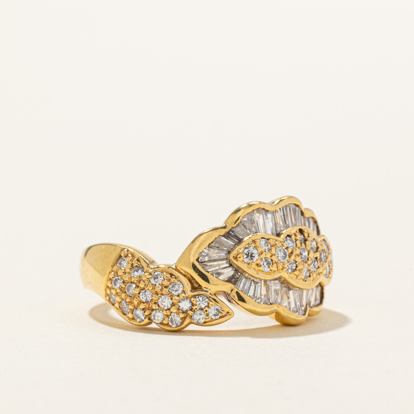 Bague en or 18 carats sertie de diamants taille mixte, motif feuille | 0,55 ct au total | Taille 6,25