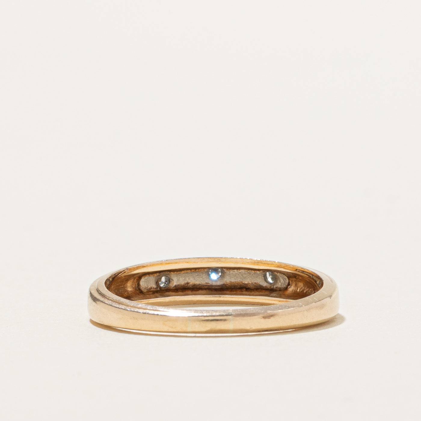 Alliance texturée en or bicolore 14 carats « Courtship » sertie de diamants | Taille 7.0