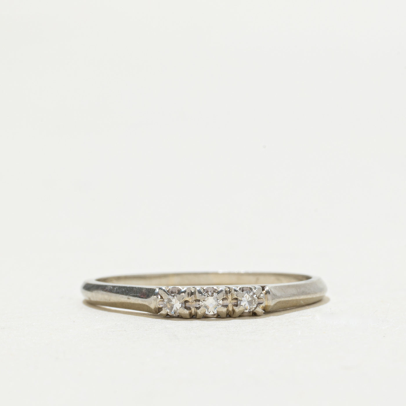 18k Three Stone Diamond Band | SZ 8.25