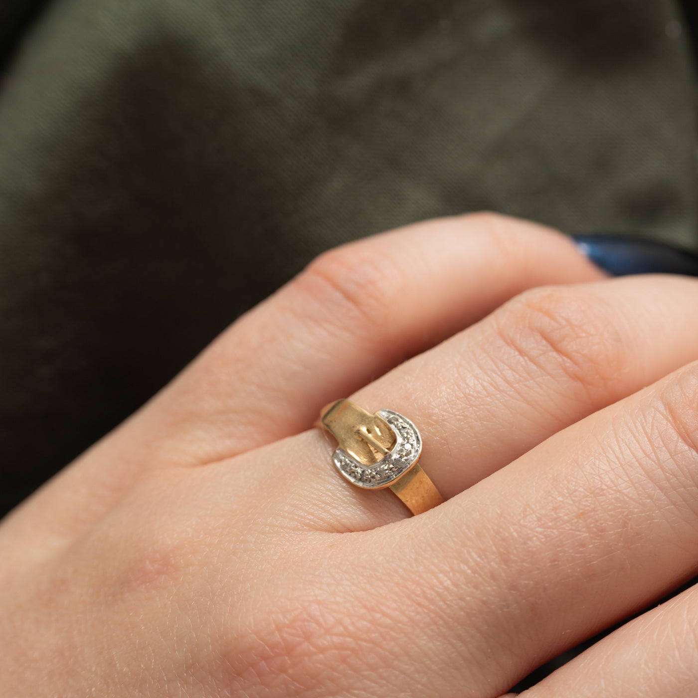 10K Diamond Textured Buckle Ring | SZ 6.0