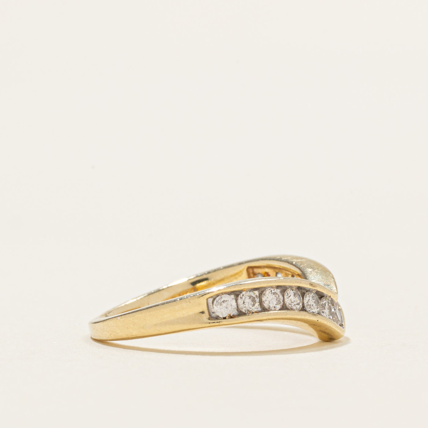 10K Channel Set Diamond Chevron Ring | 0.25ctw | SZ 3.5