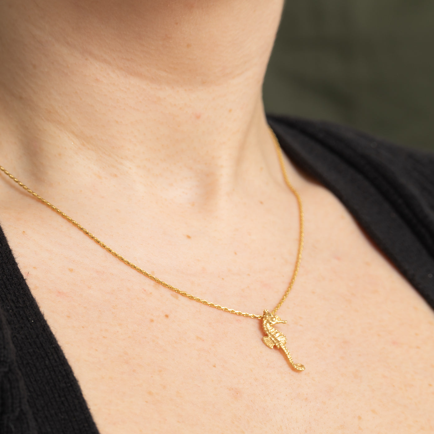 Collier pendentif hippocampe en or jaune 14 carats | 45,7 cm