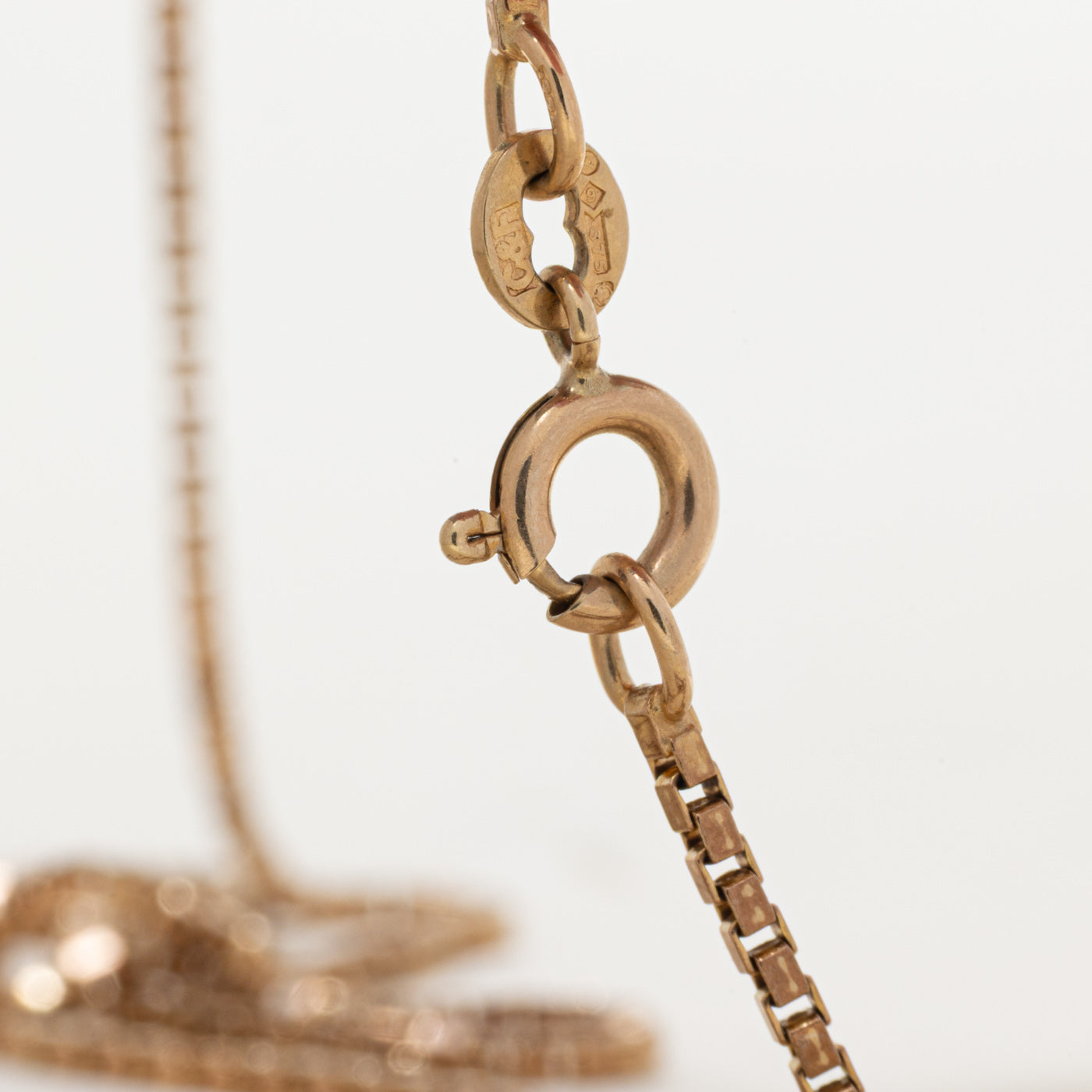 Collier à maillons carrés en or rose 9 carats, Londres 1971 | 1,30 mm | 61,6 cm |