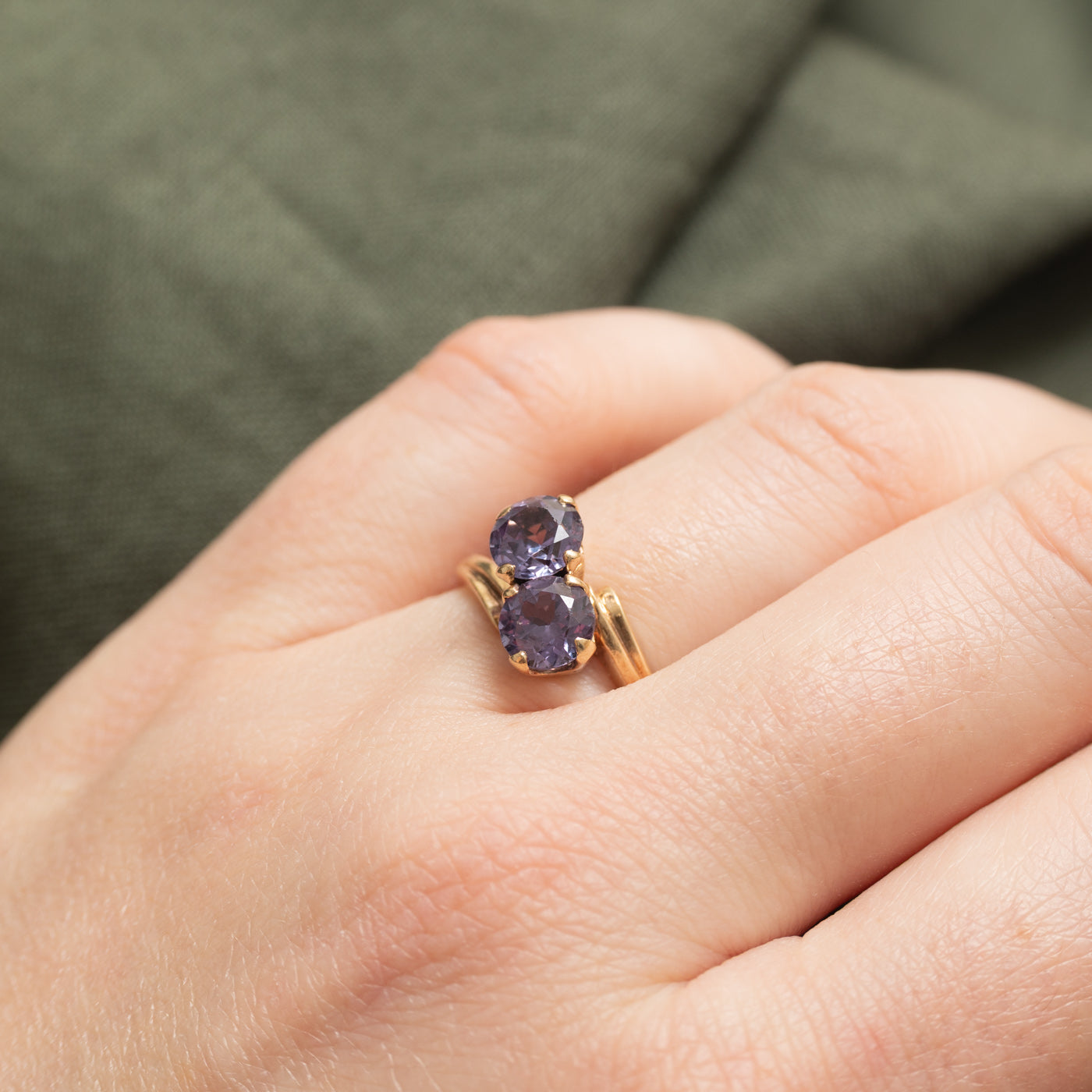 10K Toi et Moi Synthetic Colour Changing Sapphire Bypass Ring | 2.00ctw | SZ 5.5