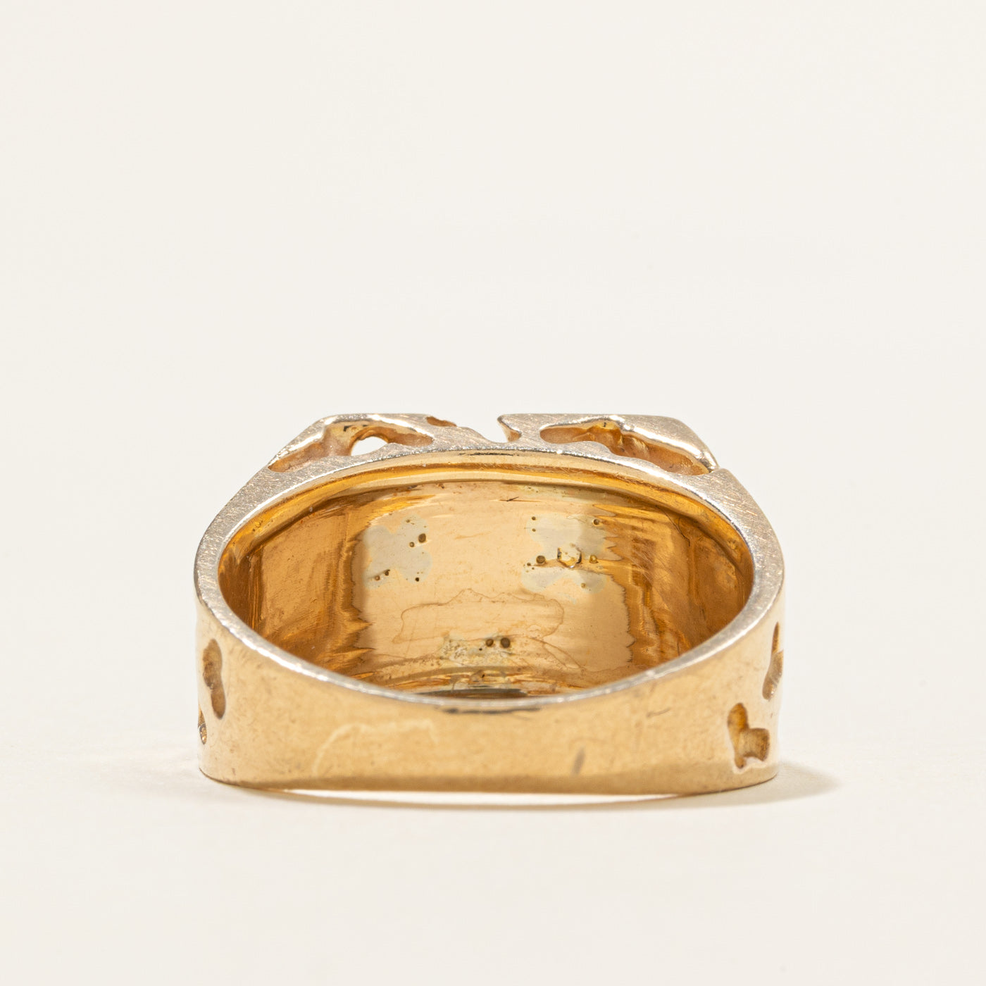 Bague chevalière texturée en or 10 carats sertie de diamants | 0,13 ct au total | Taille 9,0