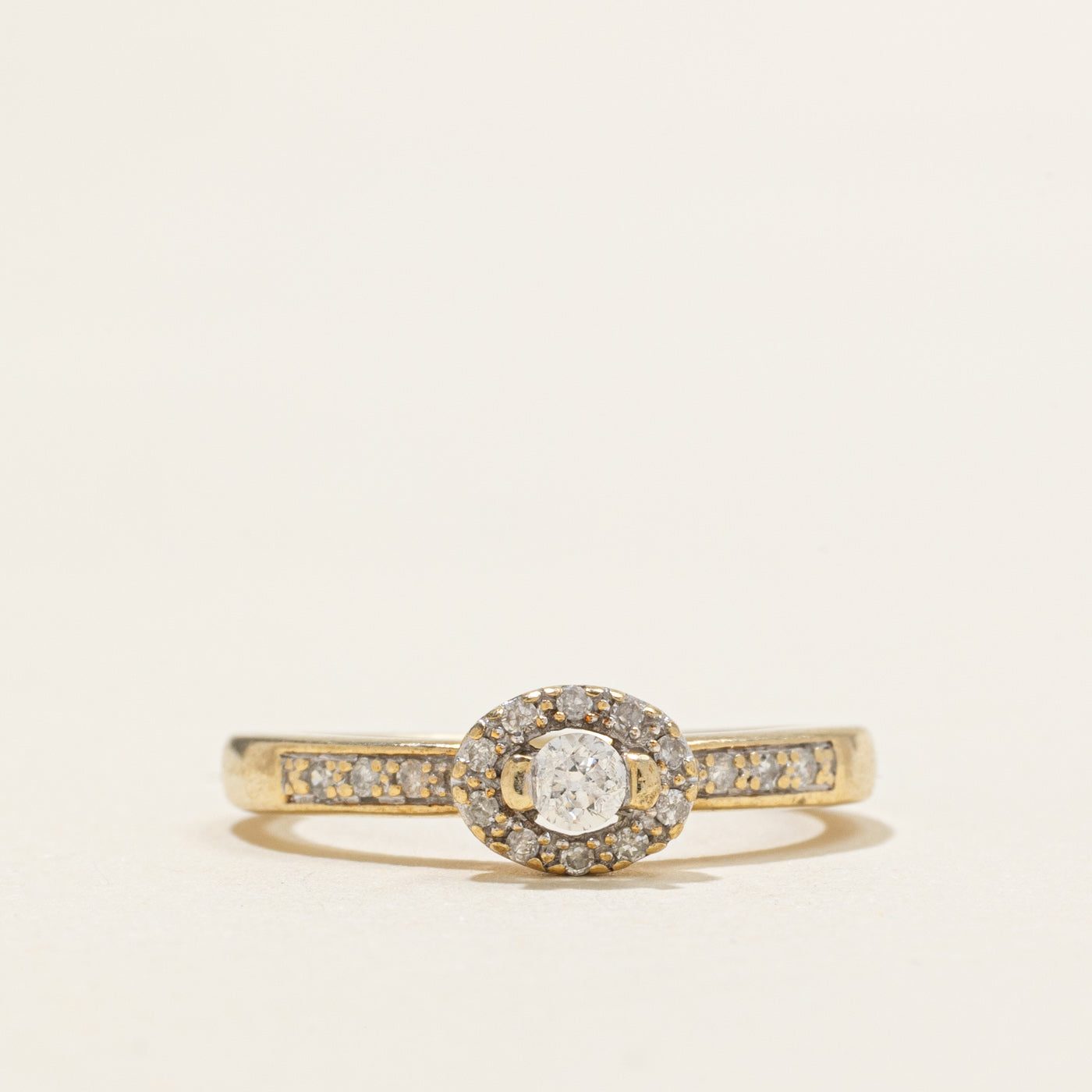 Bague halo saphir blanc et diamants en or 10 carats | 0,01 ct, 0,10 ct au total | Taille 4,5