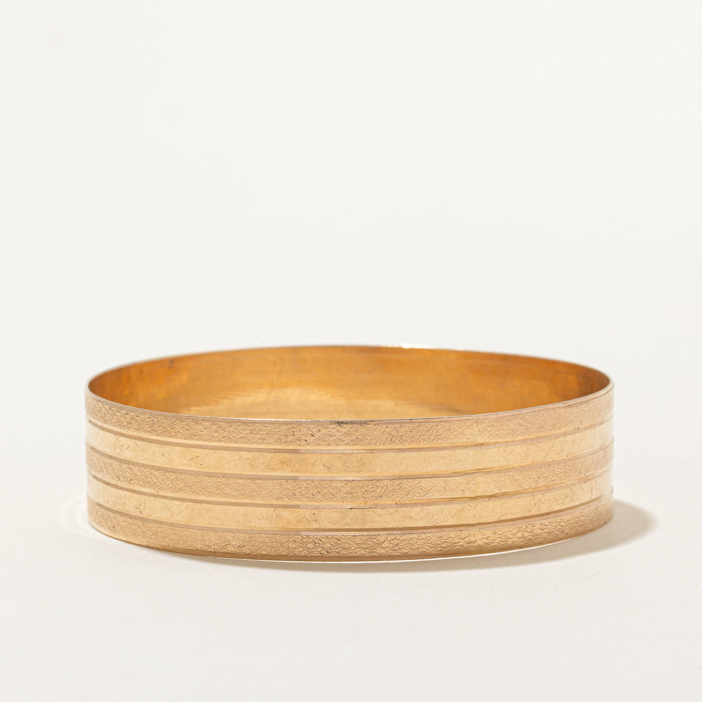 10k Yellow Gold Grooved Bangle Bracelet | 7"
