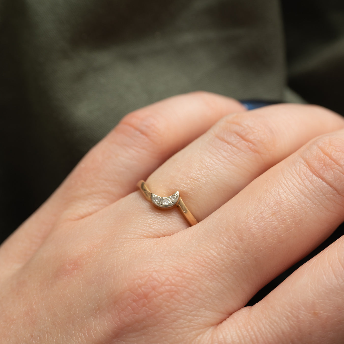 14K Diamond Crescent Moon Ring | SZ 5.0