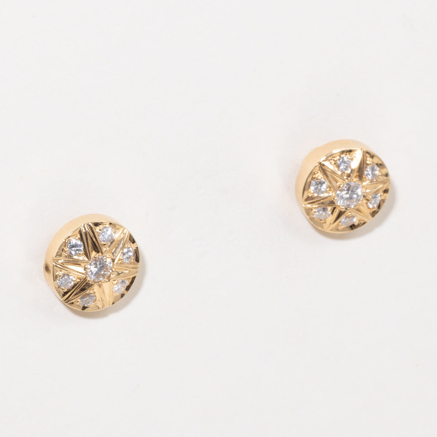 18k Diamond Star Circle Stud Earrings | 1.05ctw