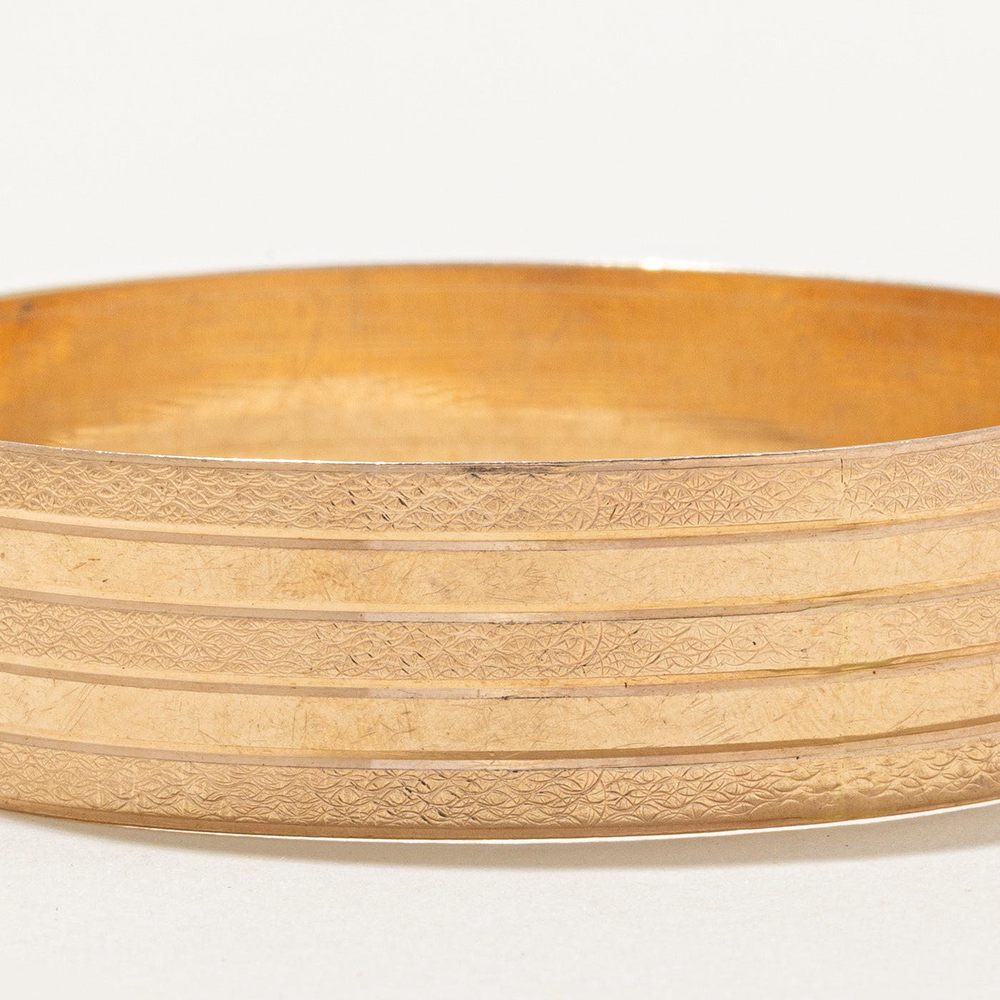 10k Yellow Gold Grooved Bangle Bracelet | 7"