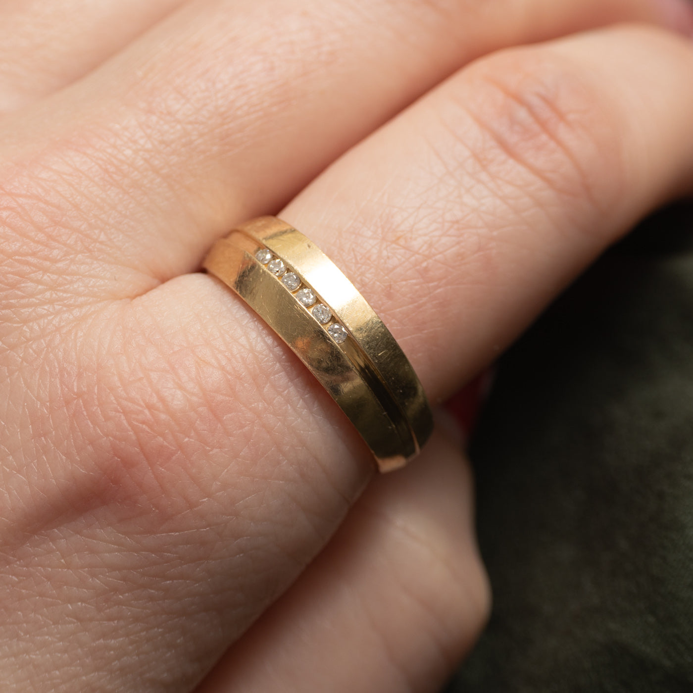 10k Channel Set Diamond Grooved Band | SZ 9.75