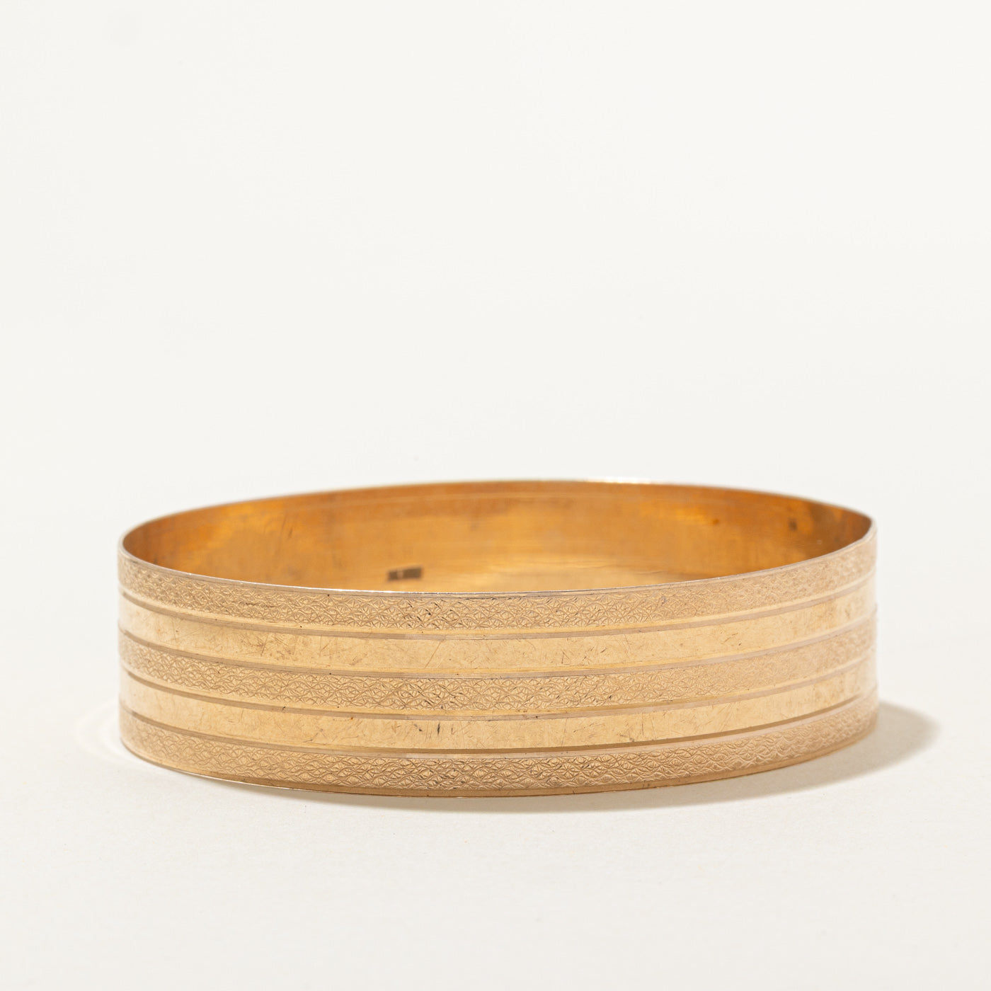 10k Yellow Gold Grooved Bangle Bracelet | 7"