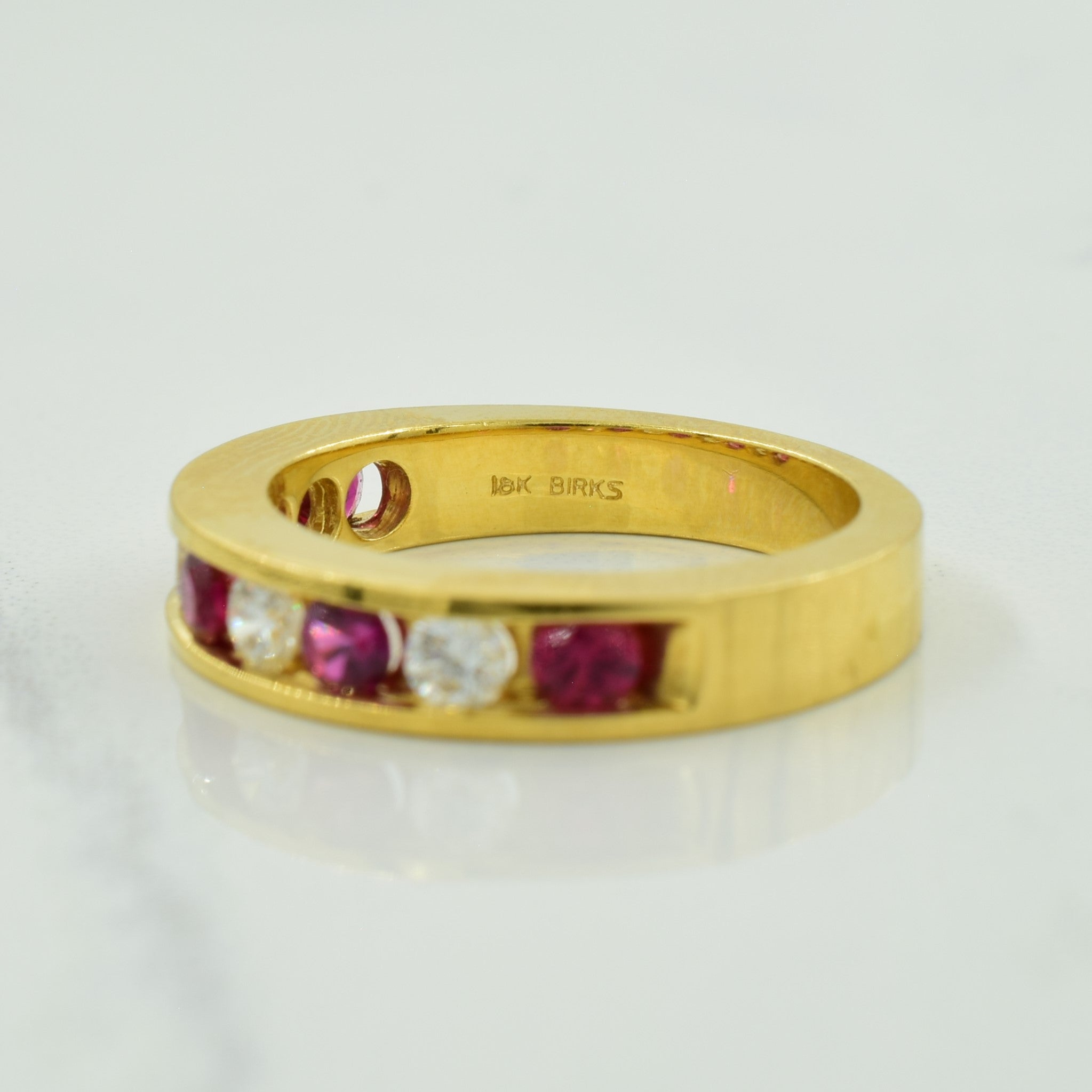 Alliance semi-éternité « Birks » en rubis et diamants | 0,50 ct, 0,32 ct | Taille 6,5 | 