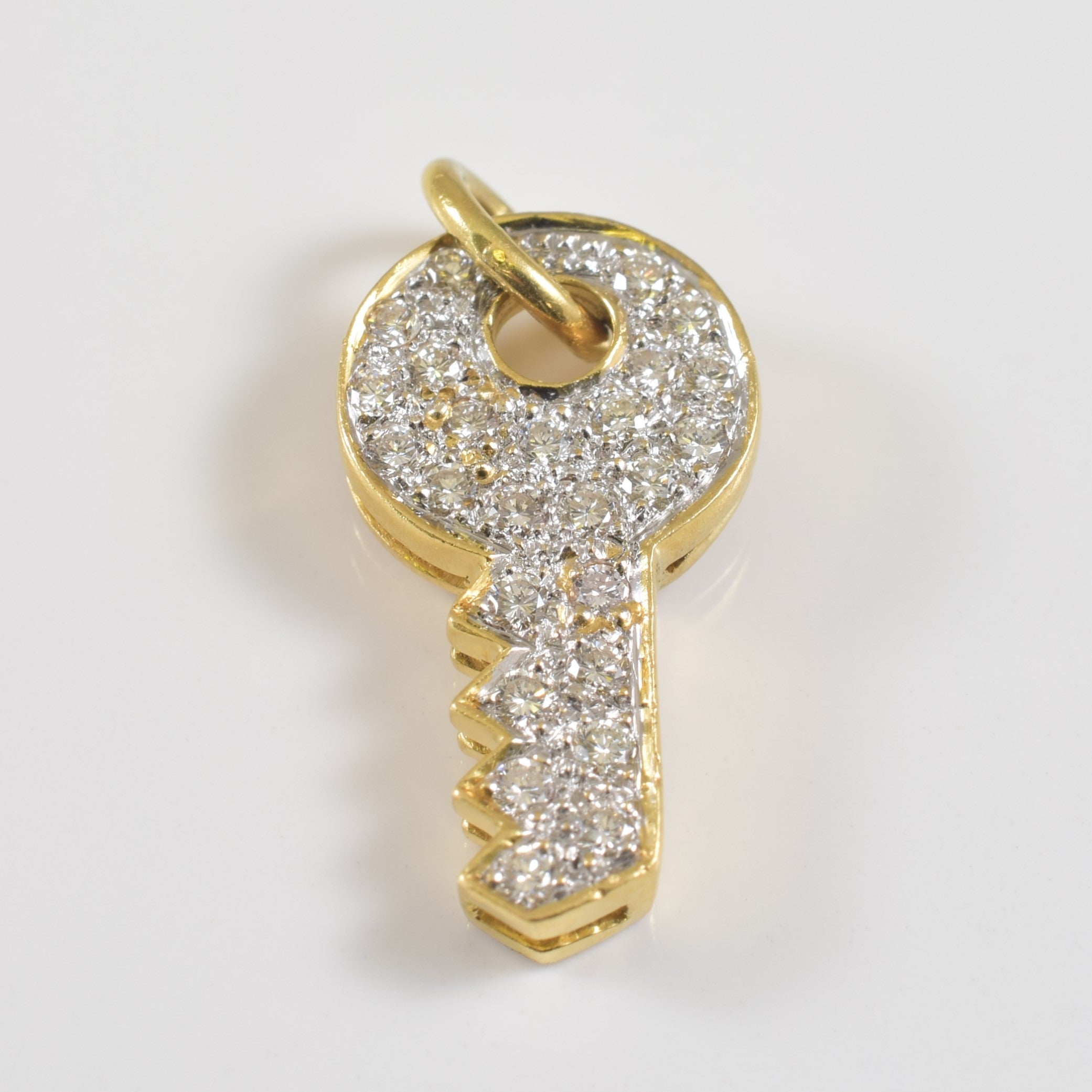 Diamond Key Pendant | 0.25ctw |