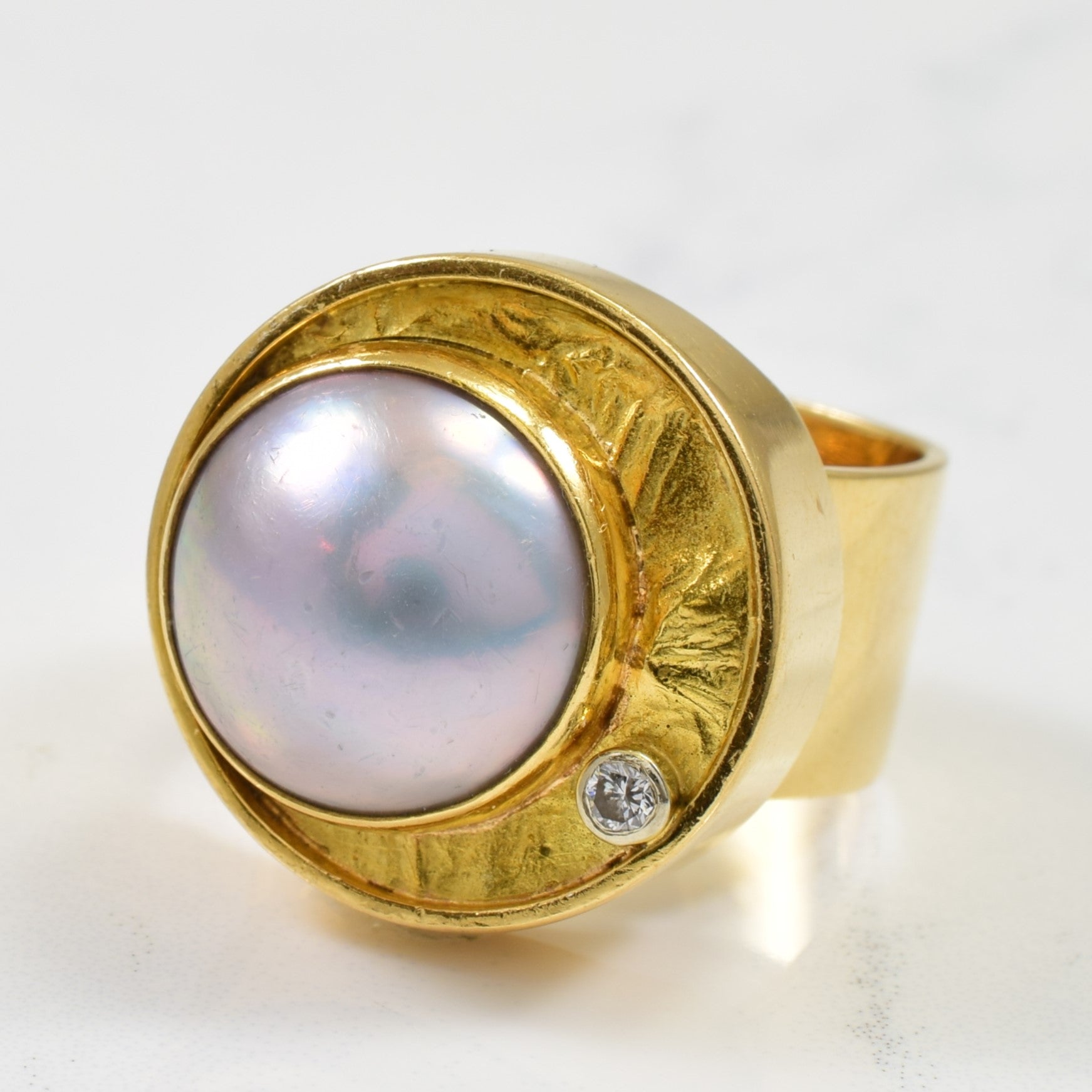 Bague Mabé en perle et diamants | 5,40 ct, 0,05 ct | Taille 7,75 | 
