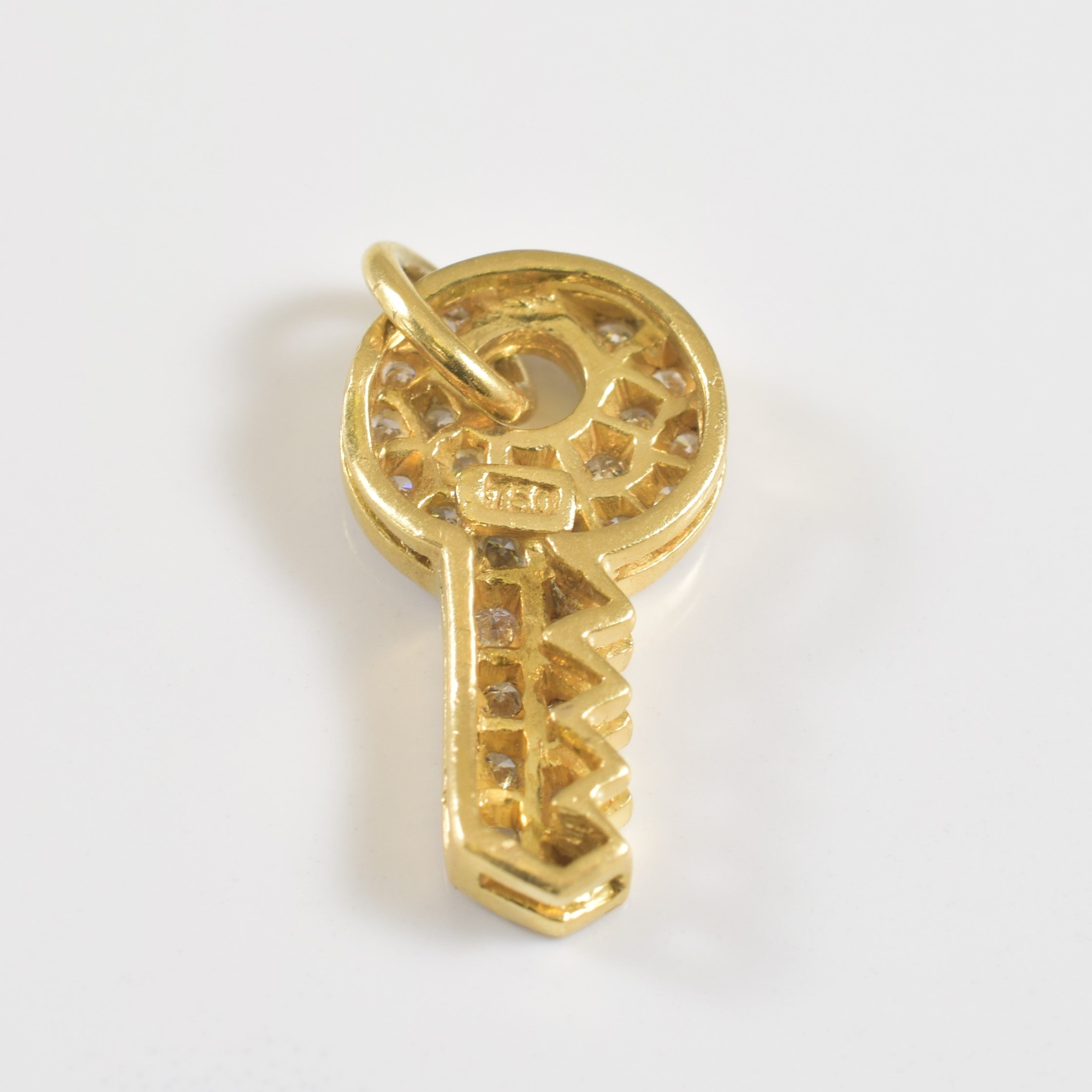 Diamond Key Pendant | 0.25ctw |