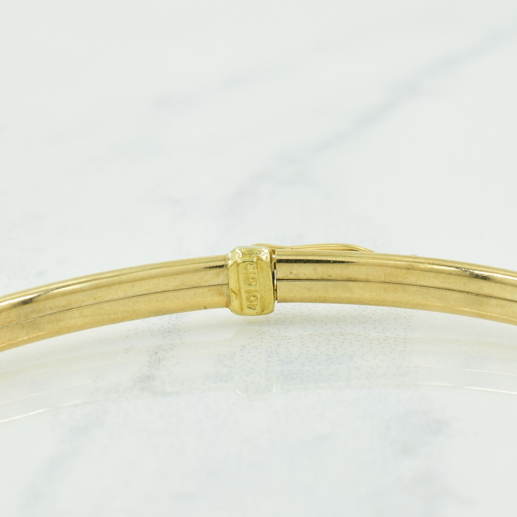 Bracelet en or jaune 10 carats, saphirs bleus et diamants | 0,90 ct, 0,02 ct | 7,5" | 