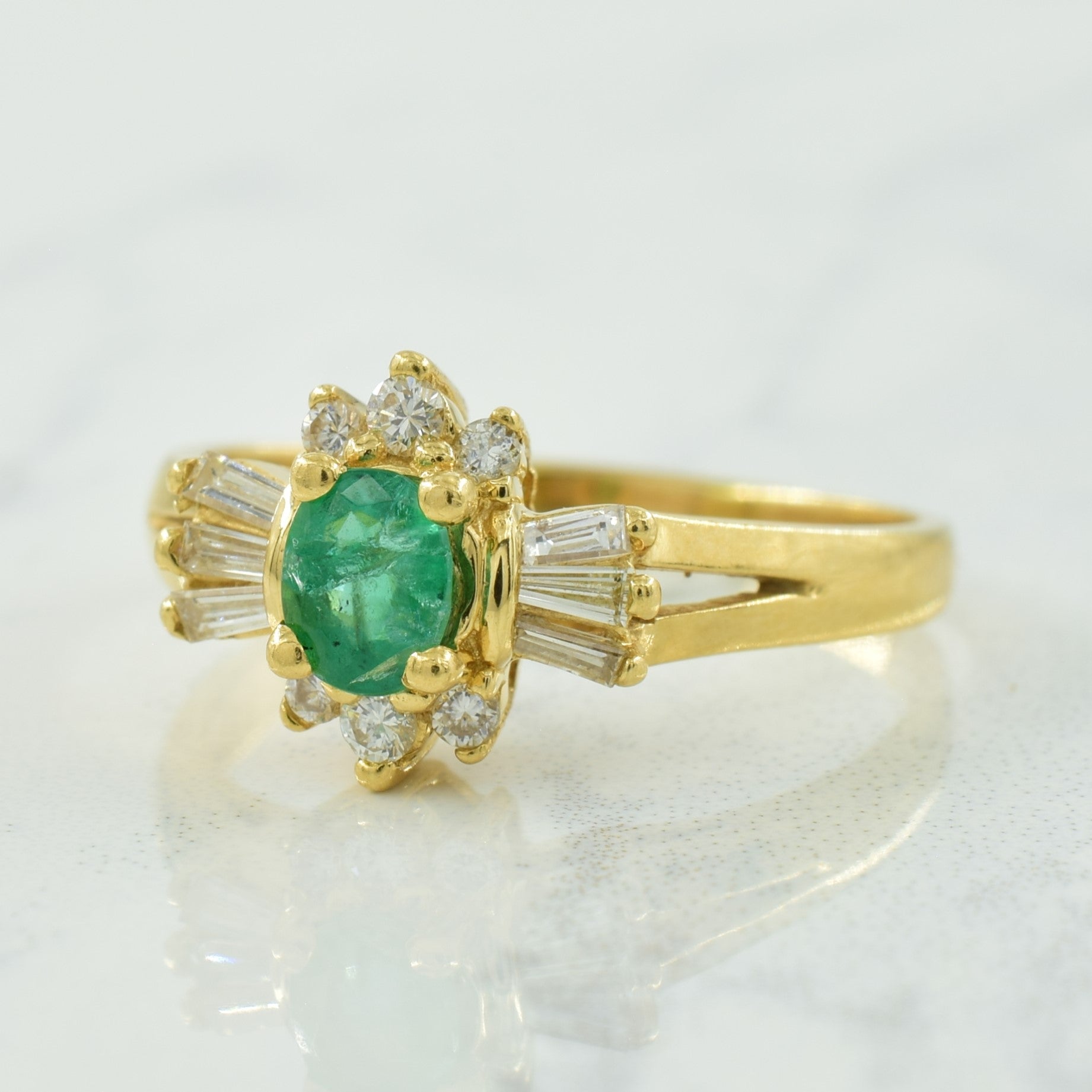 Bague émeraude et diamants | 0,30 ct, 0,22 ct au total | Taille 7,25 | 