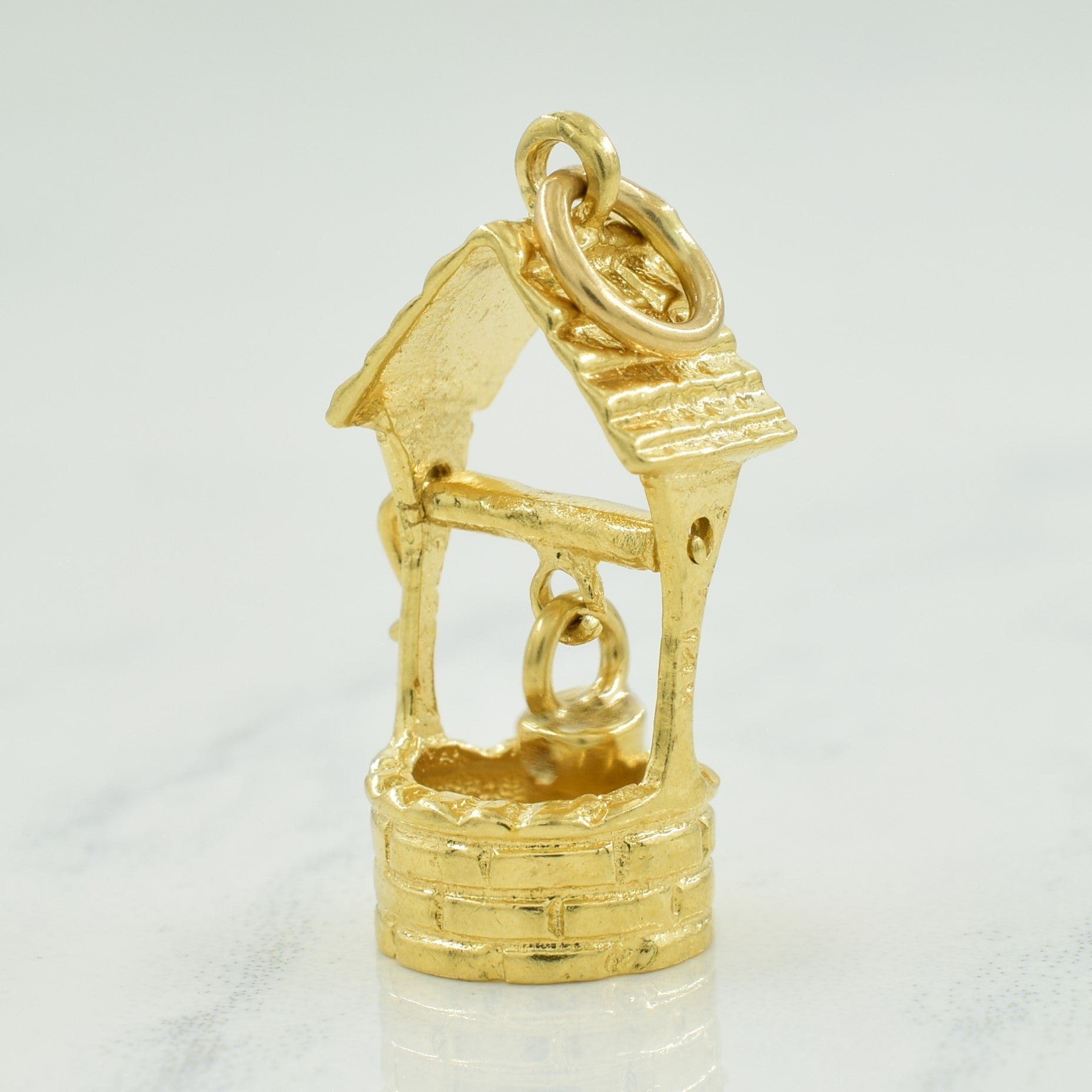 14k Yellow Gold Well Charm |